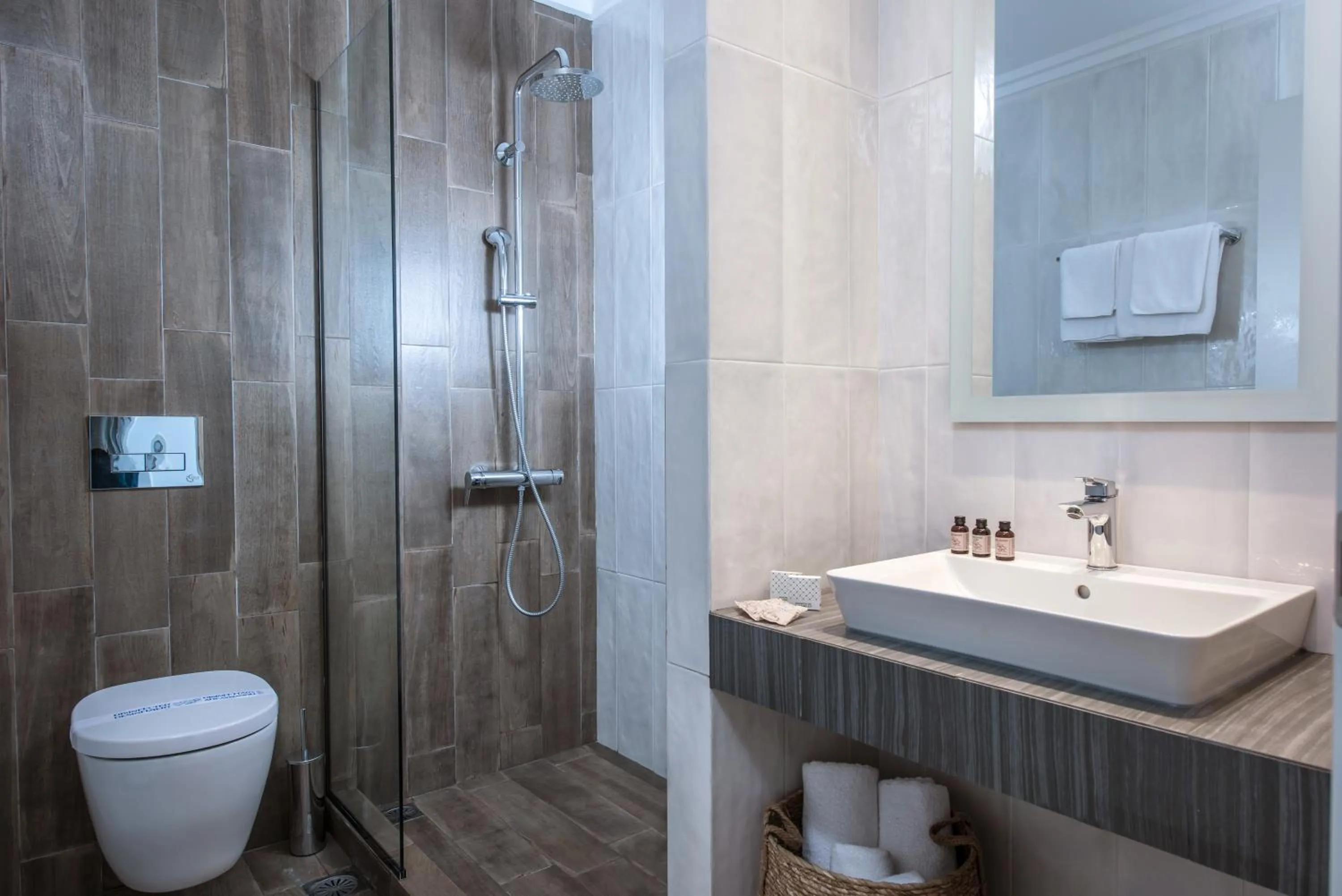 Bathroom in Peninsula Resort & Spa