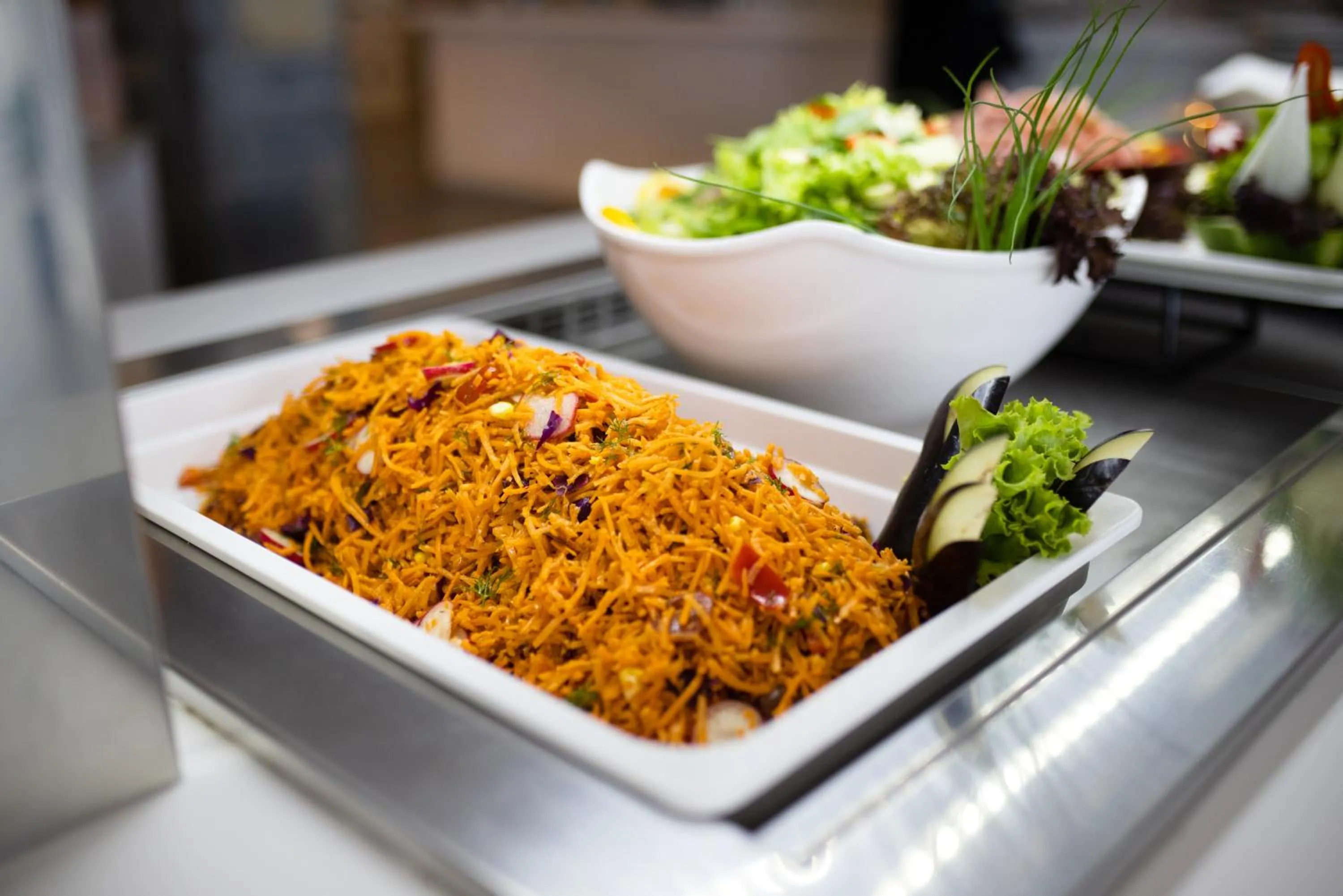 Restaurant/places to eat in Peninsula Resort & Spa