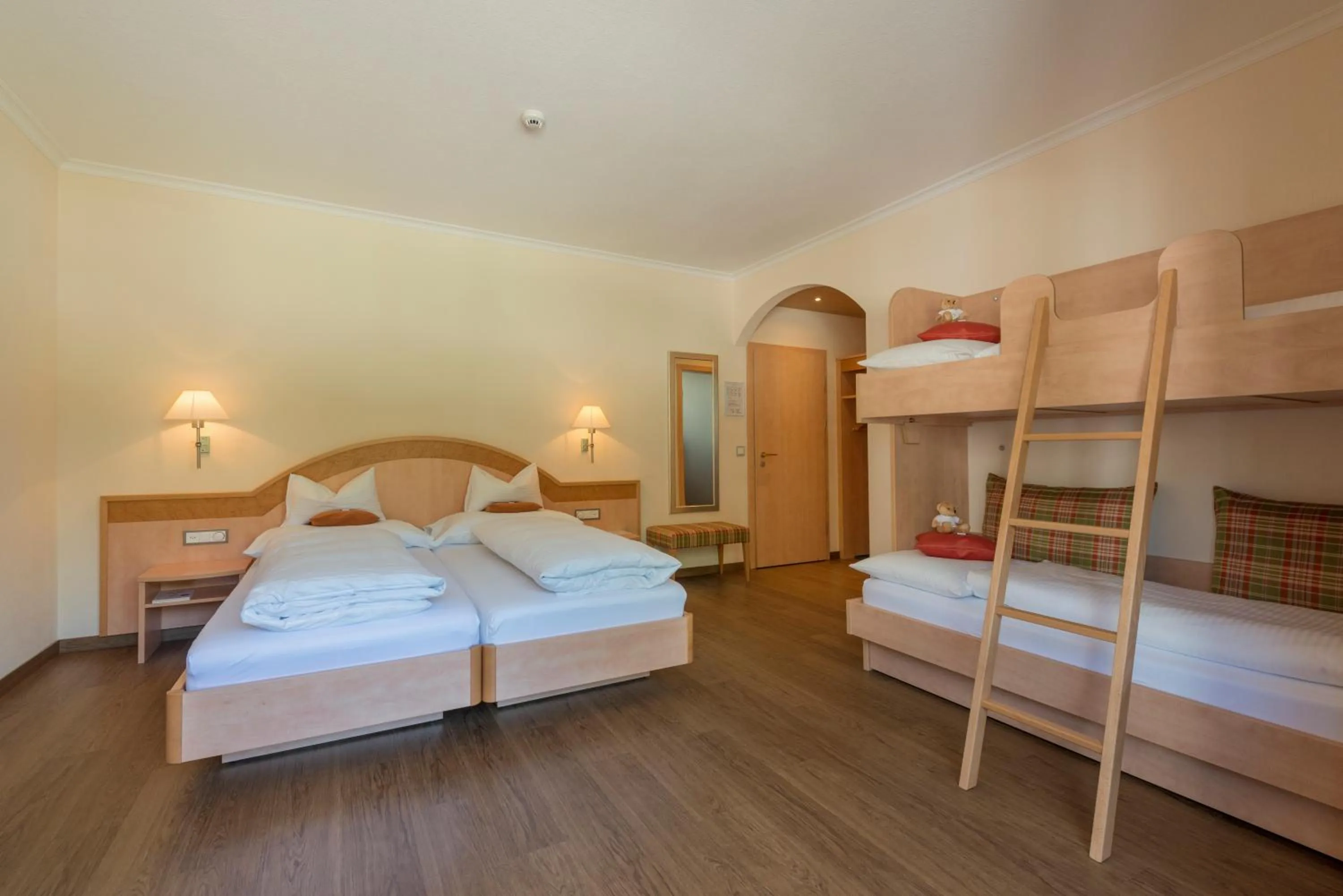 bunk bed, Bed in Alpenresort Eienwäldli Engelberg