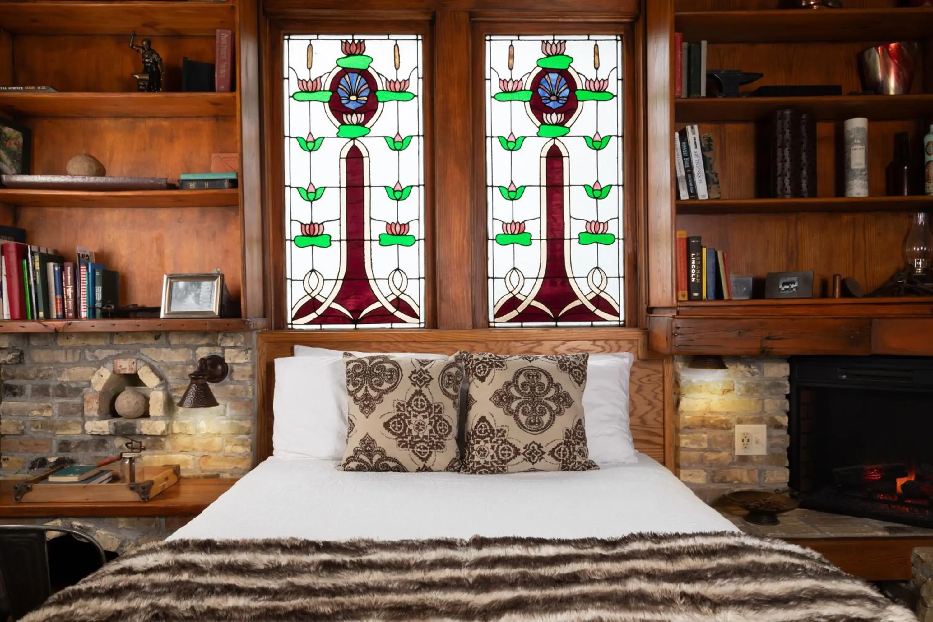 Queen Room in 300 Clifton Queen Room in 300 Clifton