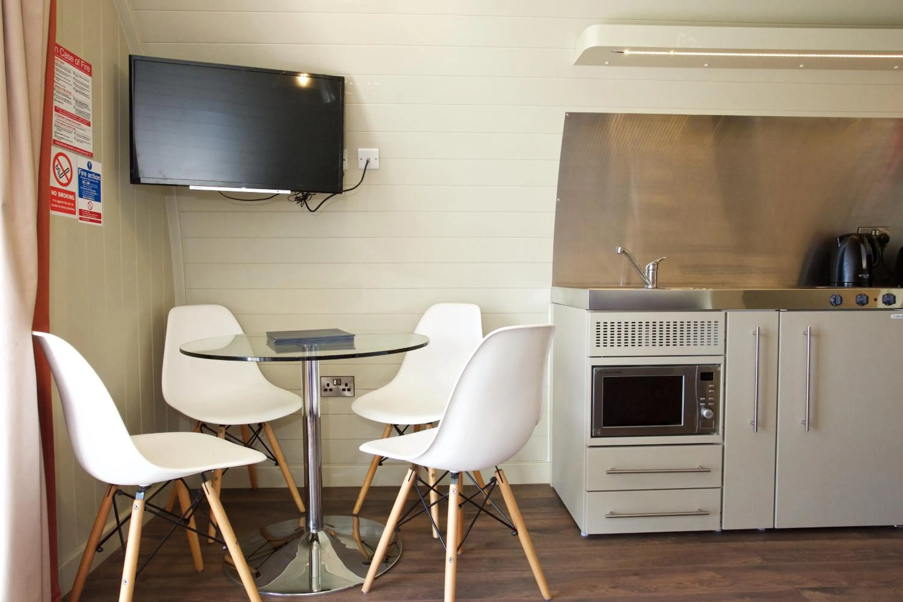 Kitchen or kitchenette in LOCH TAY HIGHLAND LODGES and GLAMPING PARK