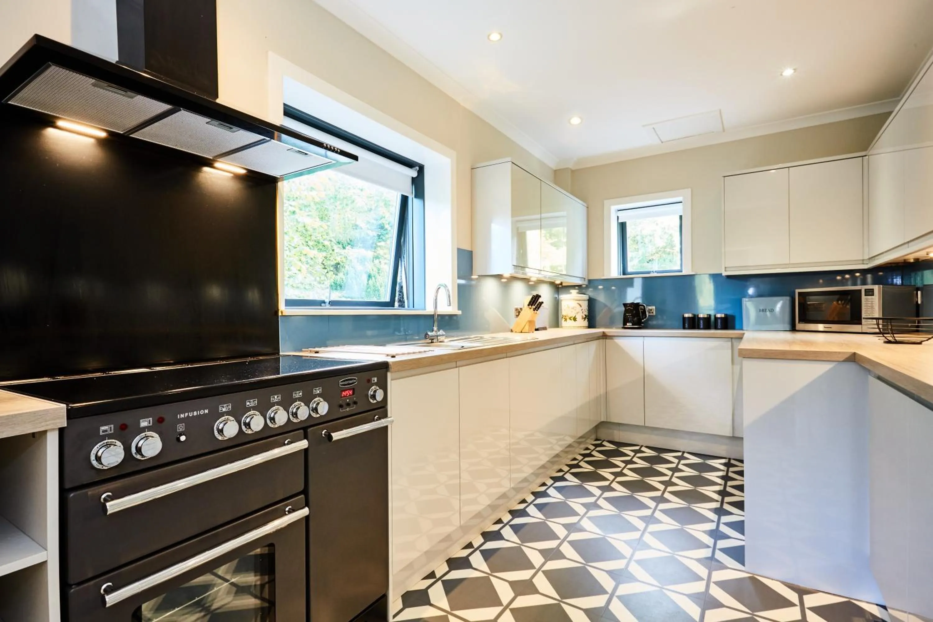 Kitchen or kitchenette in LOCH TAY HIGHLAND LODGES and GLAMPING PARK