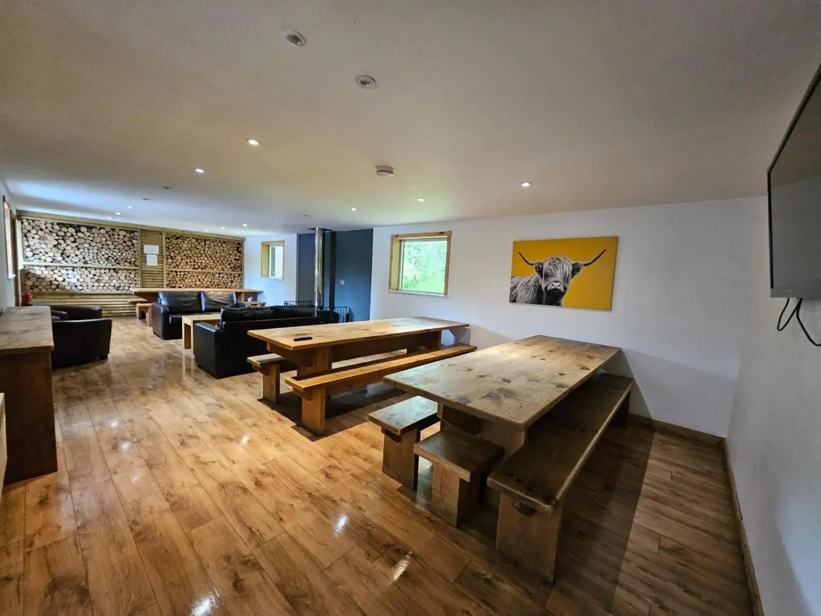 Communal lounge/ TV room in LOCH TAY HIGHLAND LODGES and GLAMPING PARK