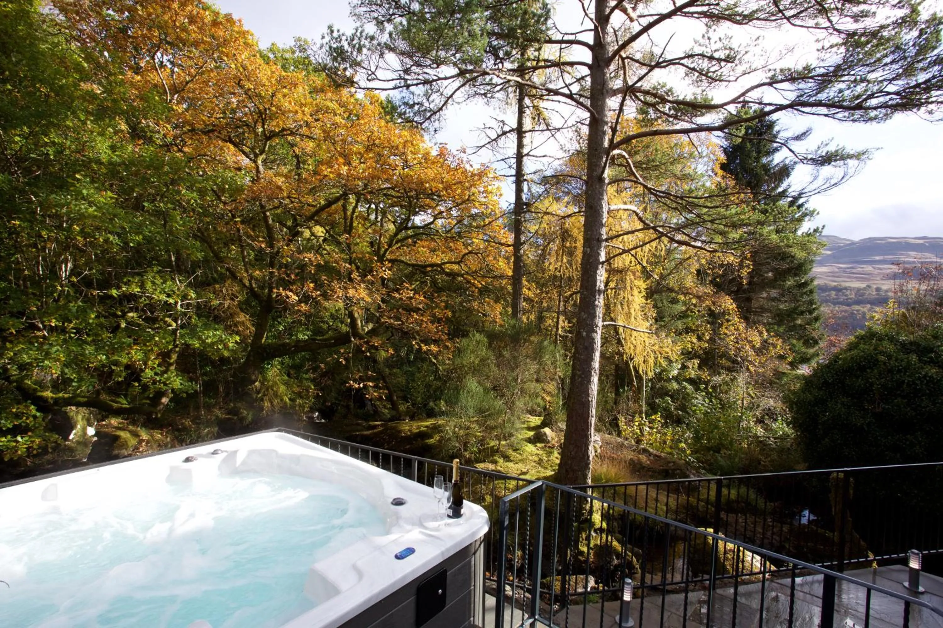 Hot Tub in LOCH TAY HIGHLAND LODGES and GLAMPING PARK