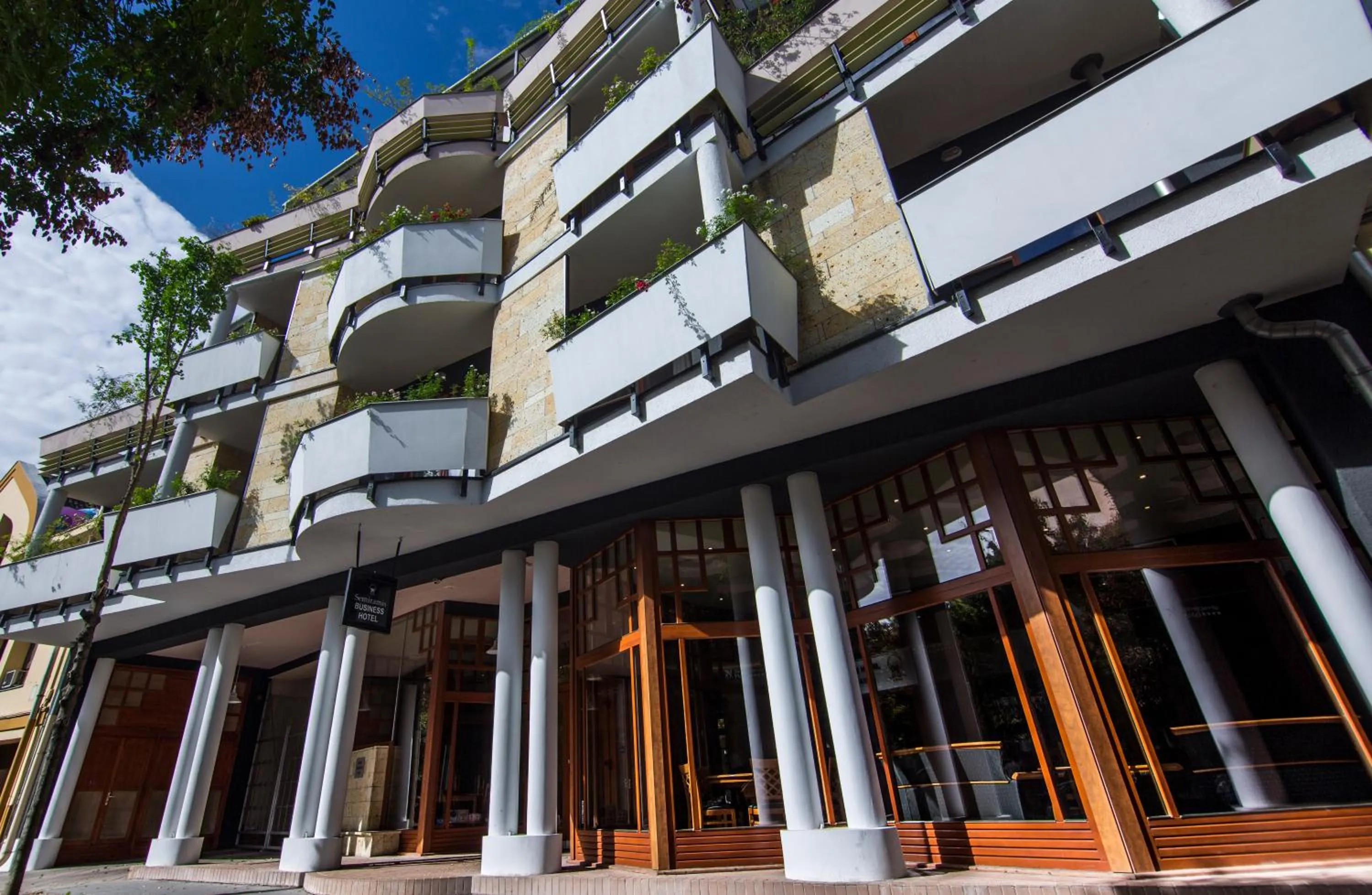 Facade/entrance in Semiramis Business Hotel