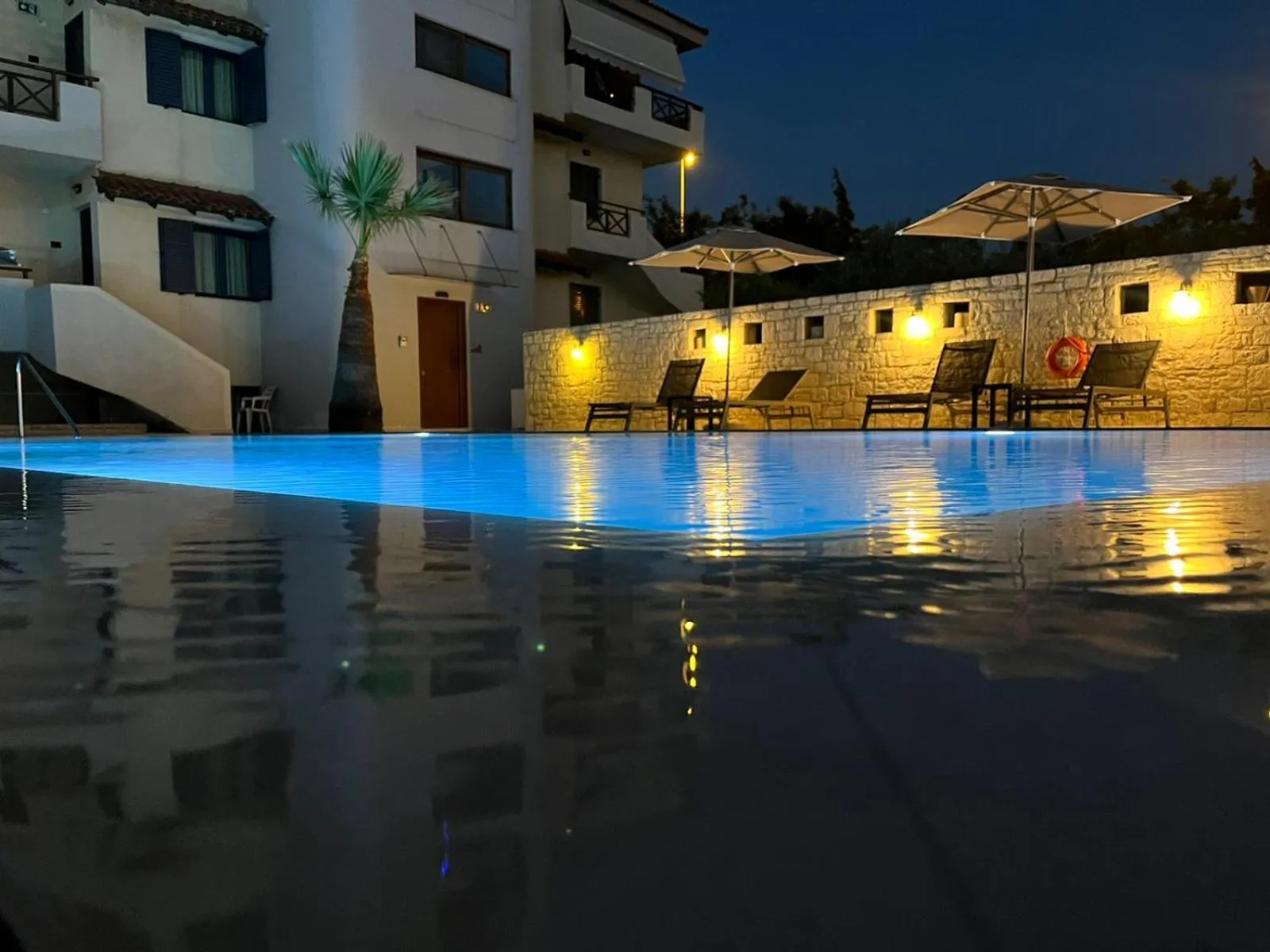 Swimming pool in Nancy - Chara Apartments