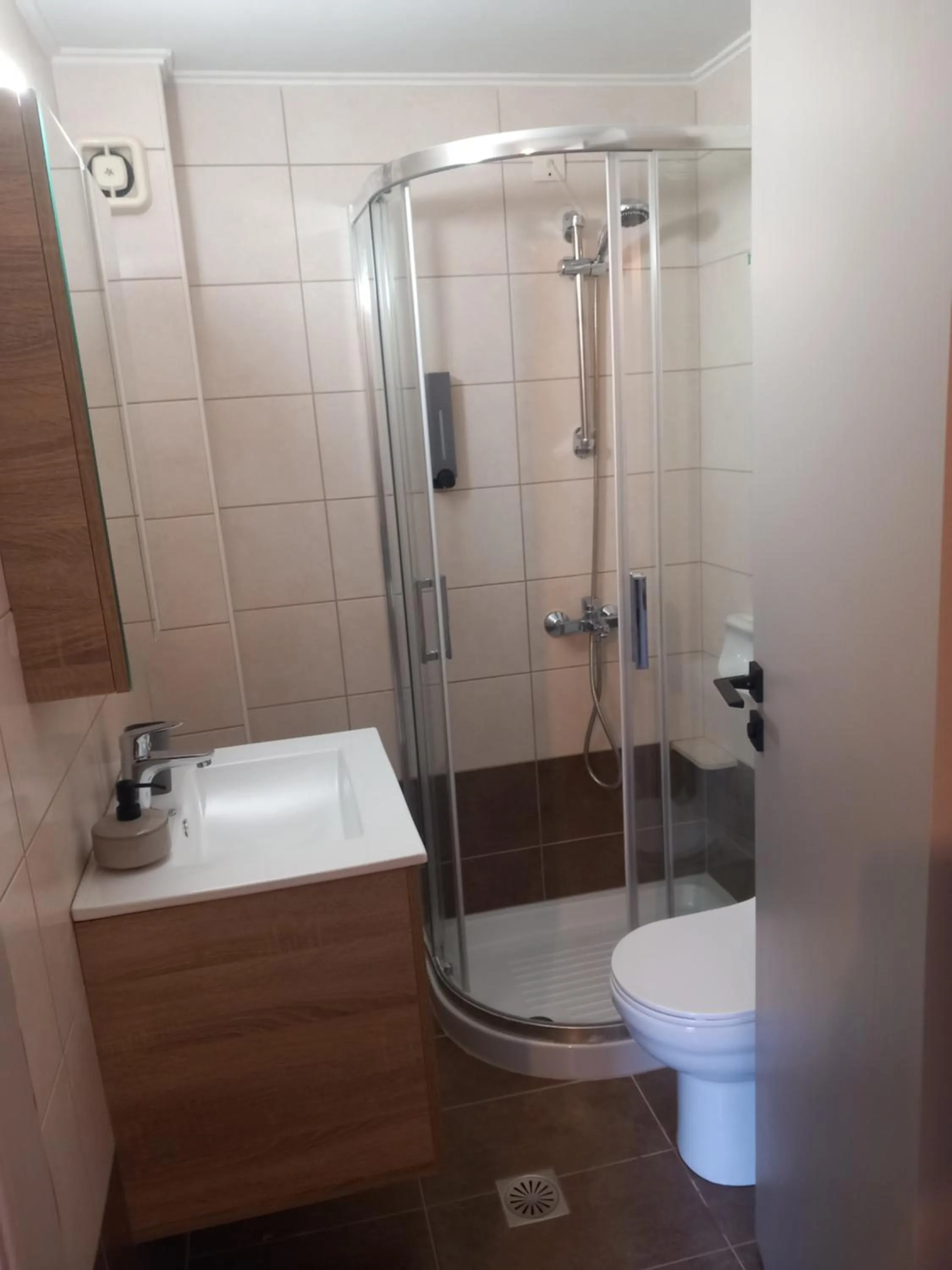 Shower in Nancy - Chara Apartments