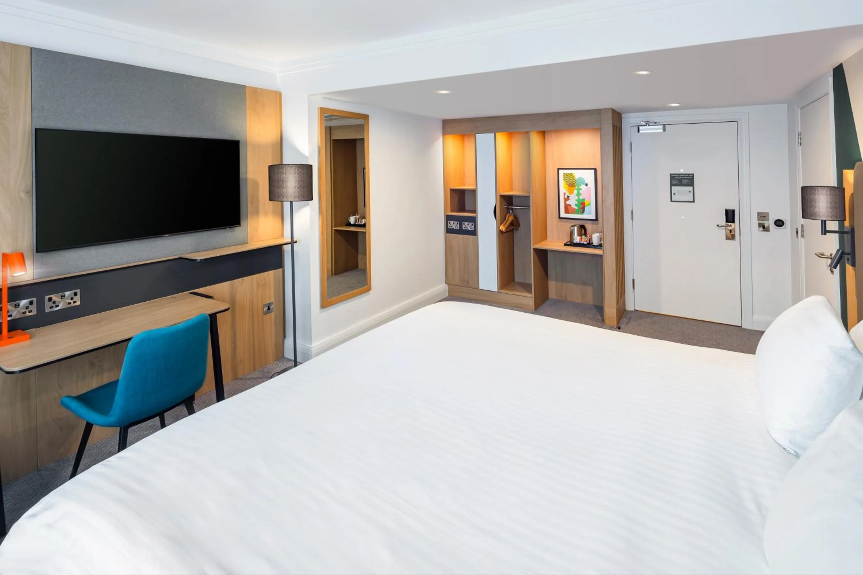 Coffee/tea facilities, Bed in Holiday Inn Reading South M4 Jct 11 by IHG