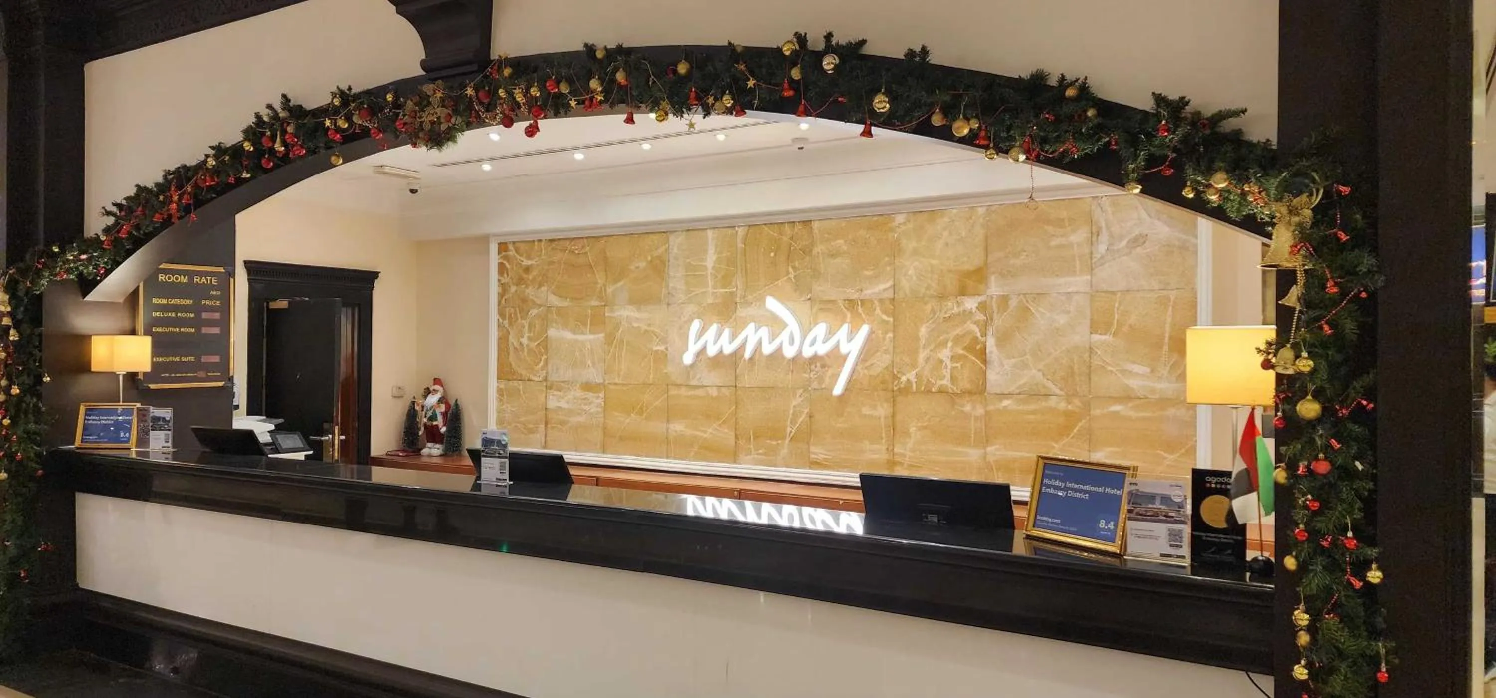 Lobby or reception in Sunday Hotel Holiday international Dubai