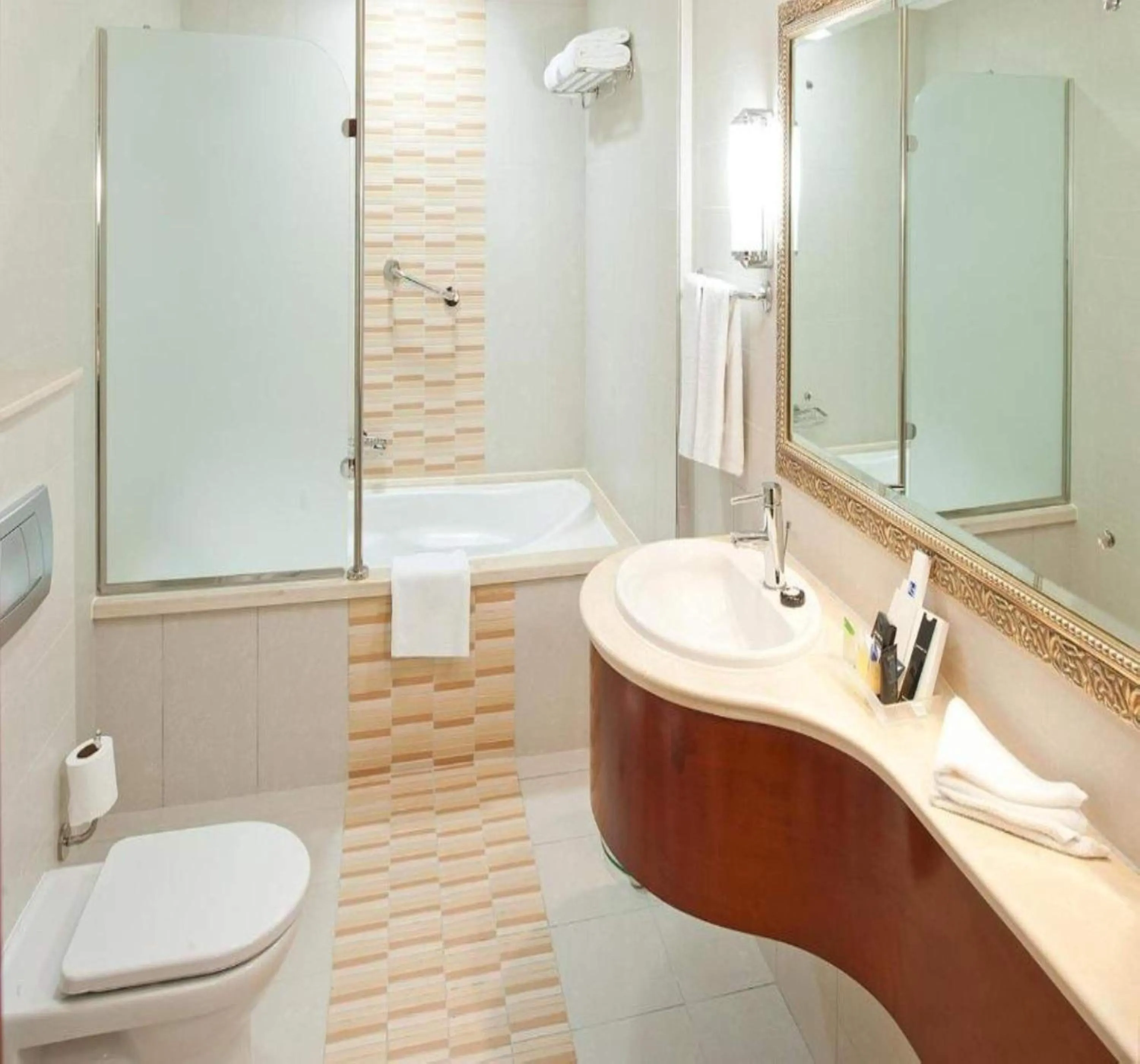 Bathroom in Sunday Hotel Holiday international Dubai