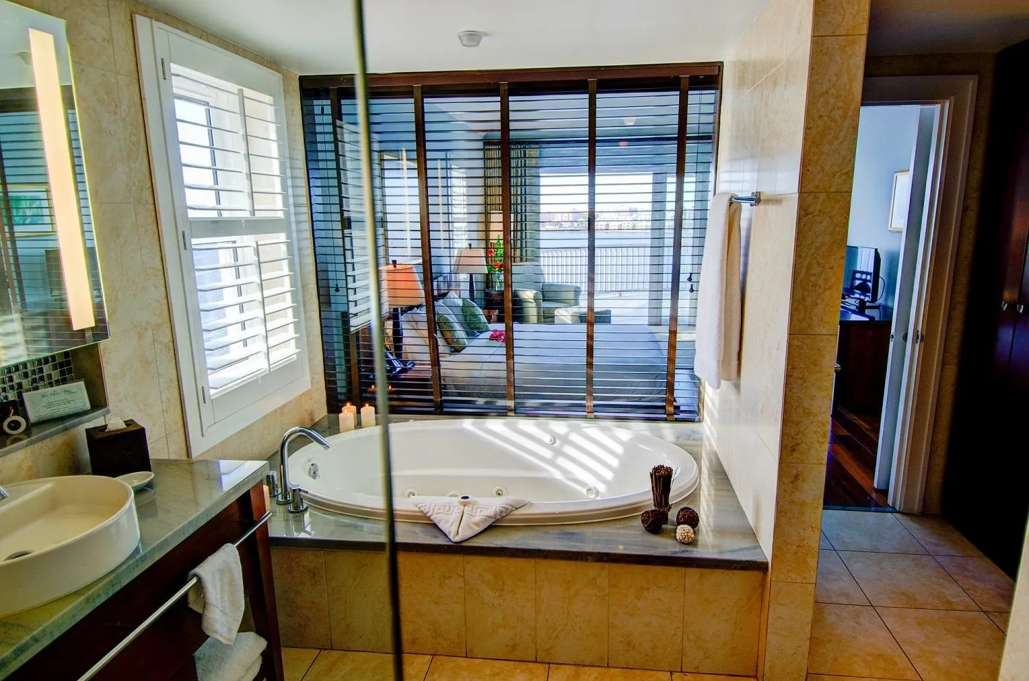 Bathroom, Bed in Newstead Belmont Hills Golf Resort & Spa