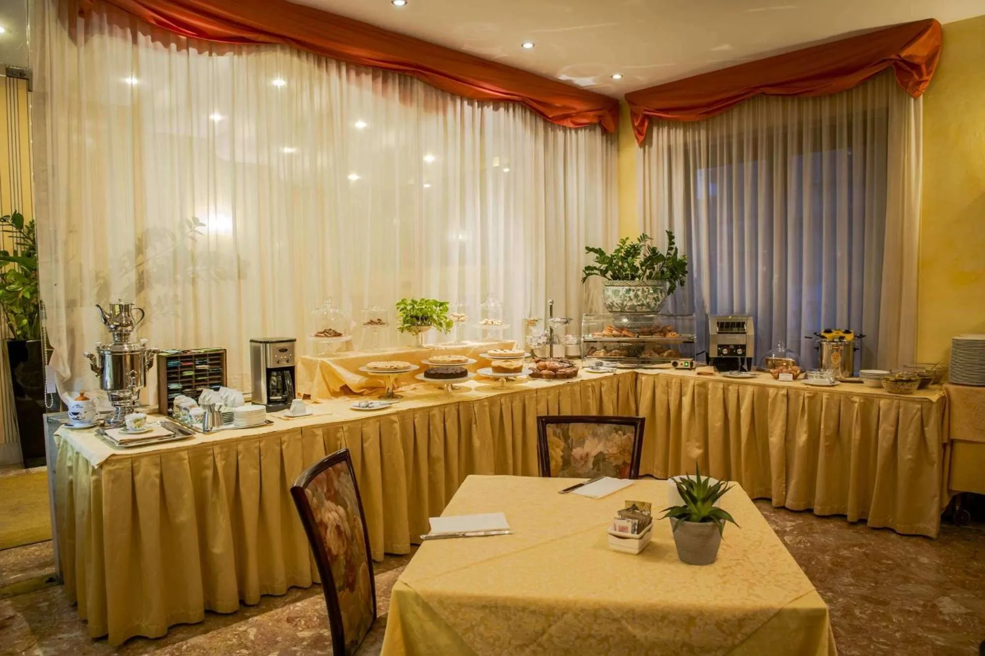 Restaurant/places to eat in Nuovo Albergo