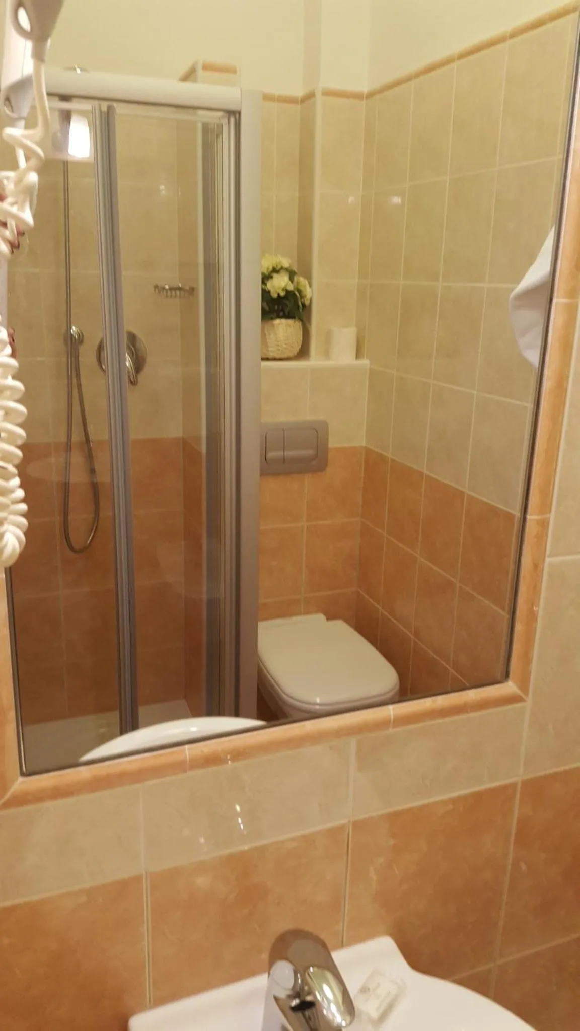 Shower in Nuovo Albergo