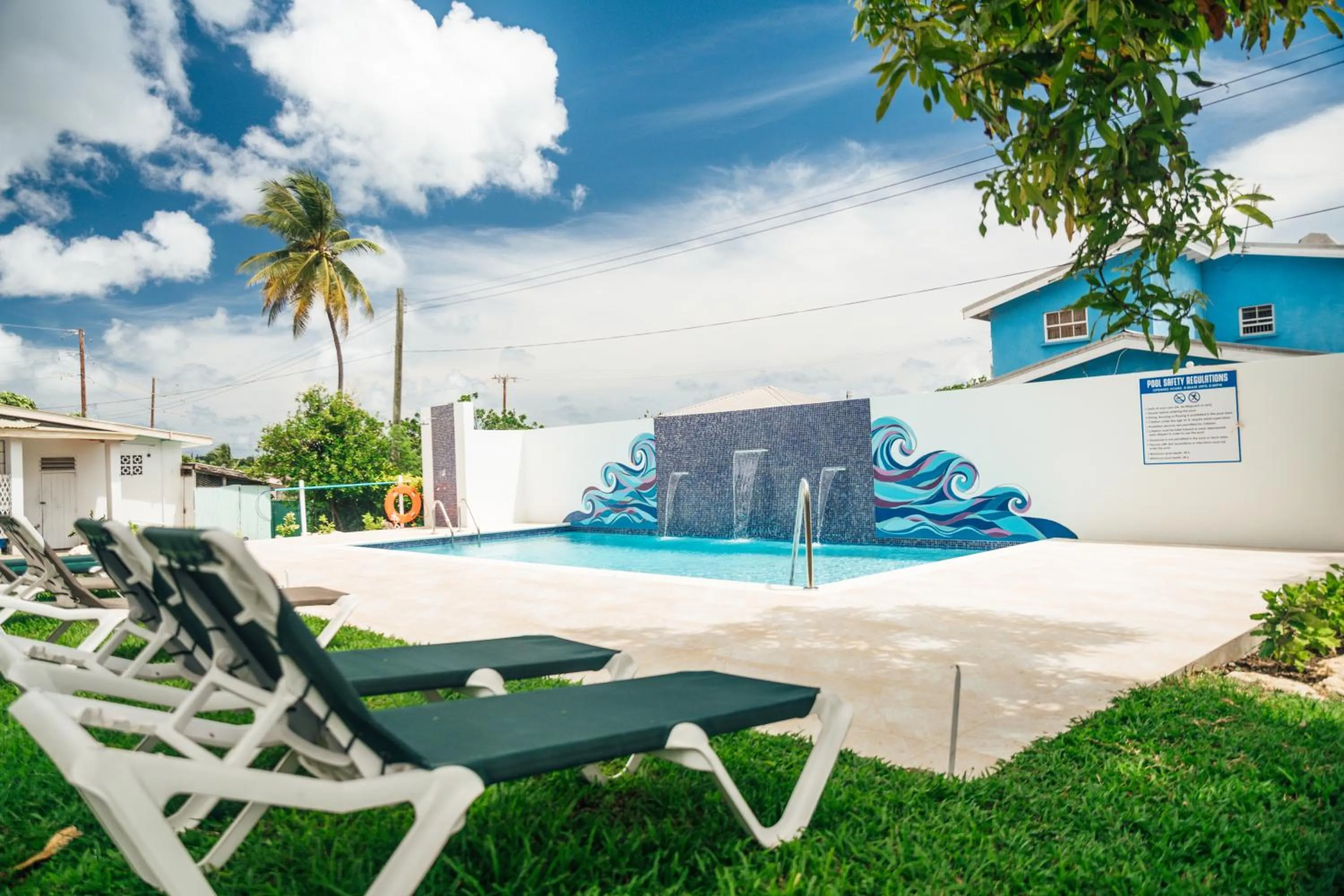 Swimming pool in Adulo Apartments