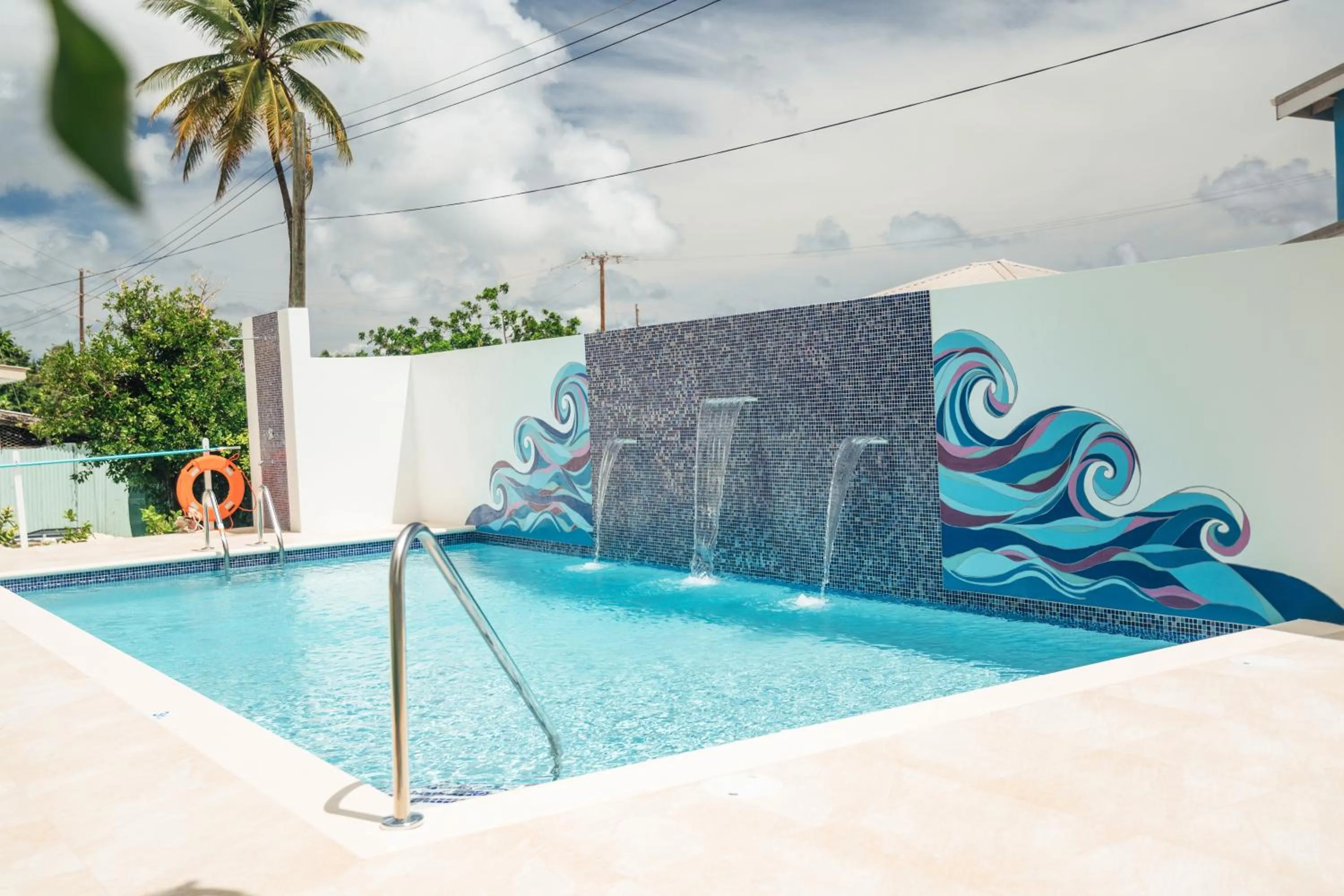 Swimming pool in Adulo Apartments