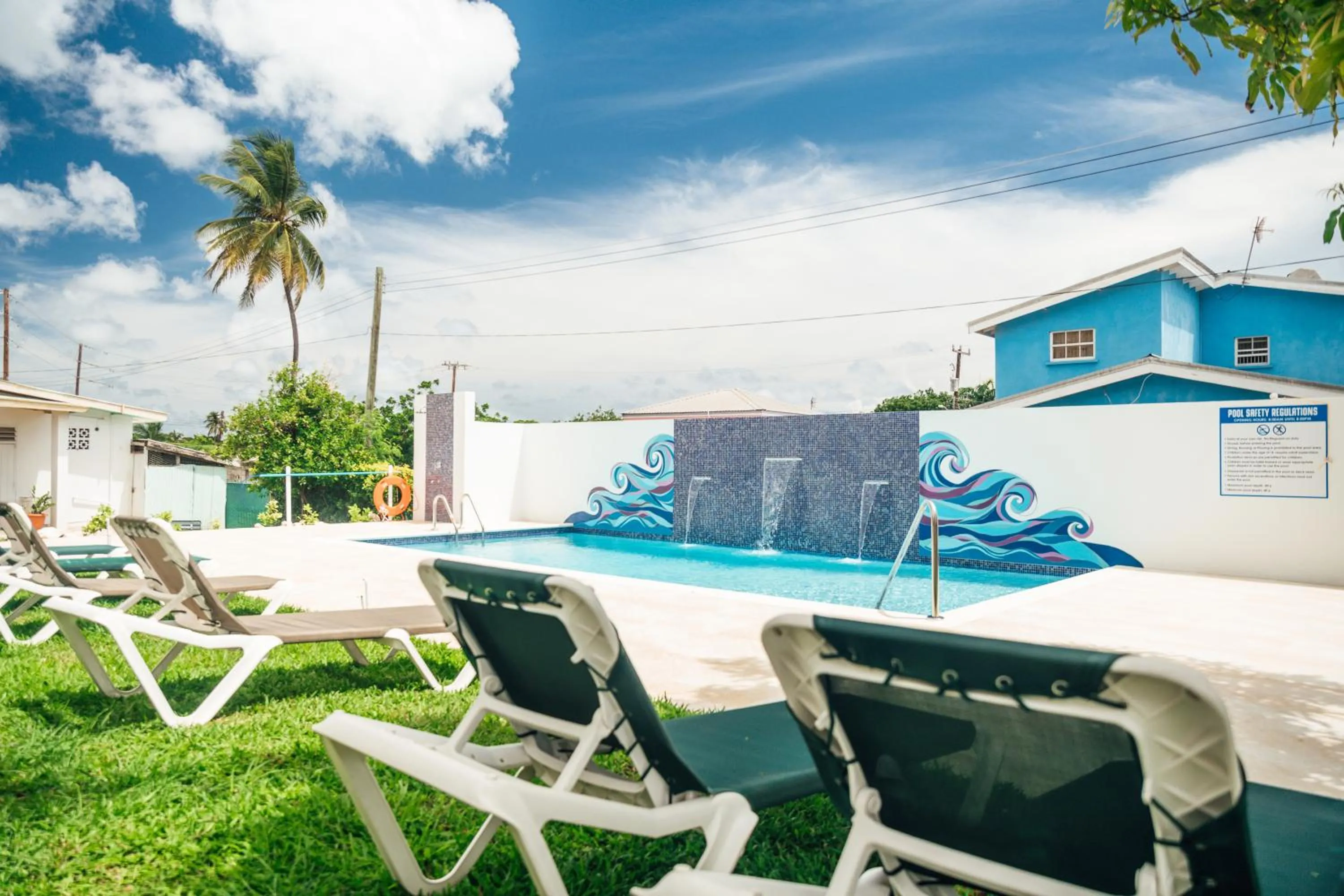 Swimming pool in Adulo Apartments