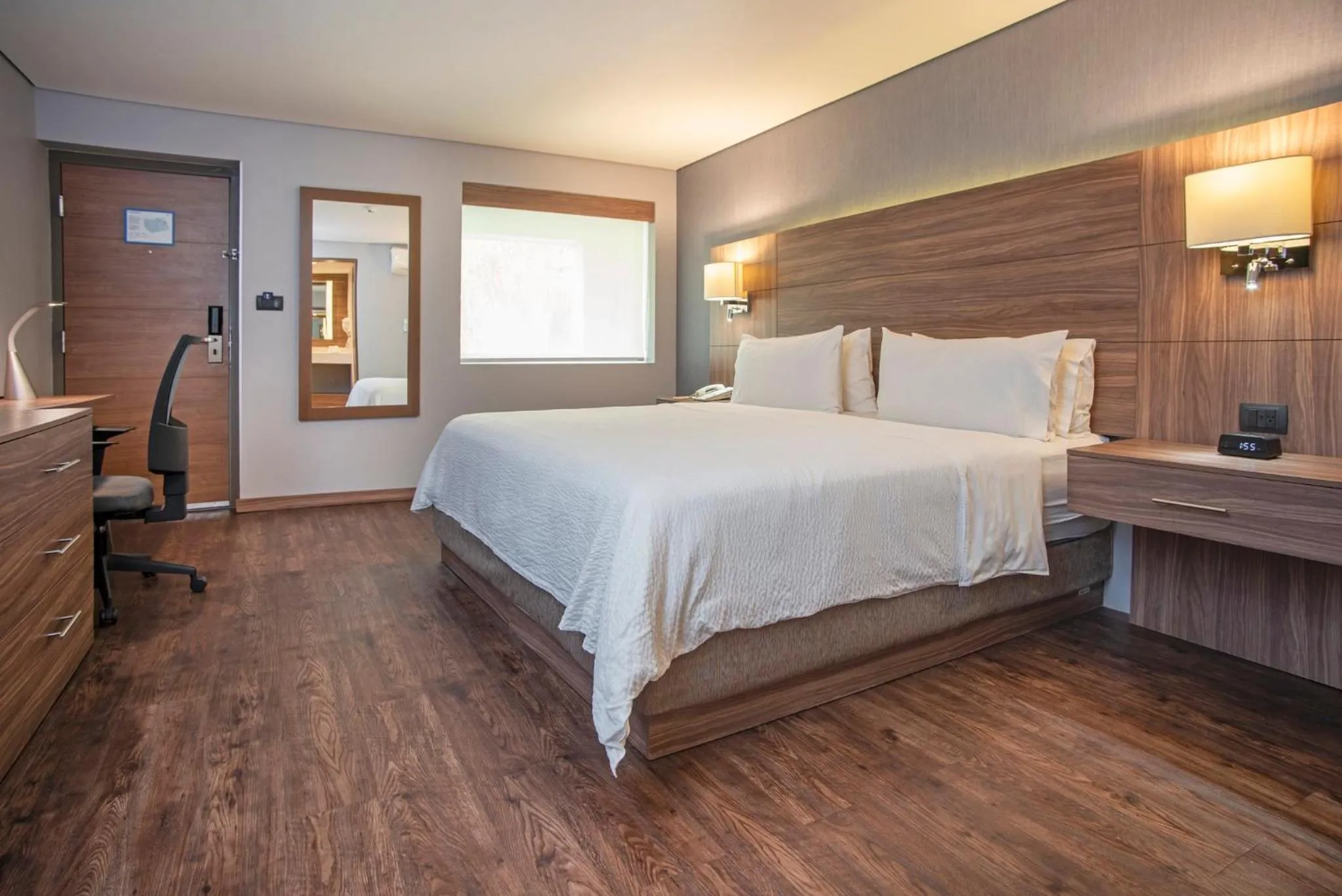 Photo of the whole room, Bed in Holiday Inn Express Morelia by IHG