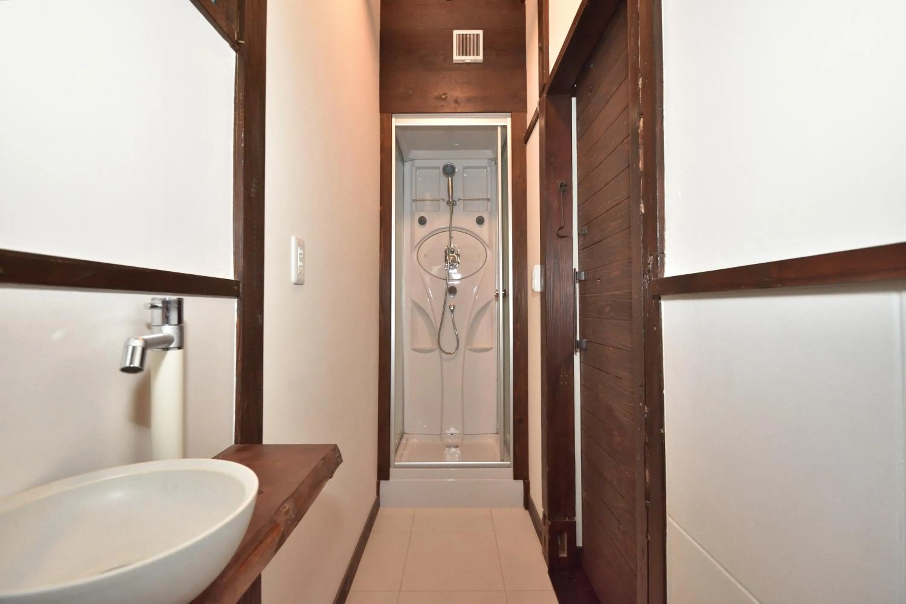 Shower in Kohaku AMBER Kamakura Zaimokuza