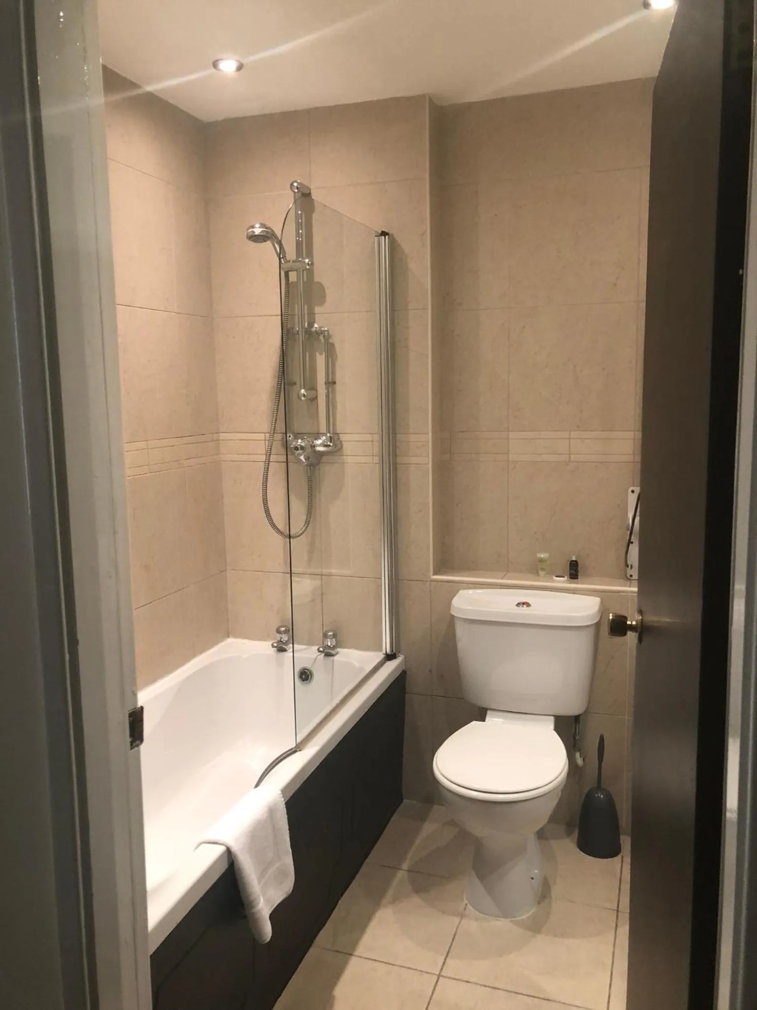 Bathroom in The Sitwell Arms Hotel