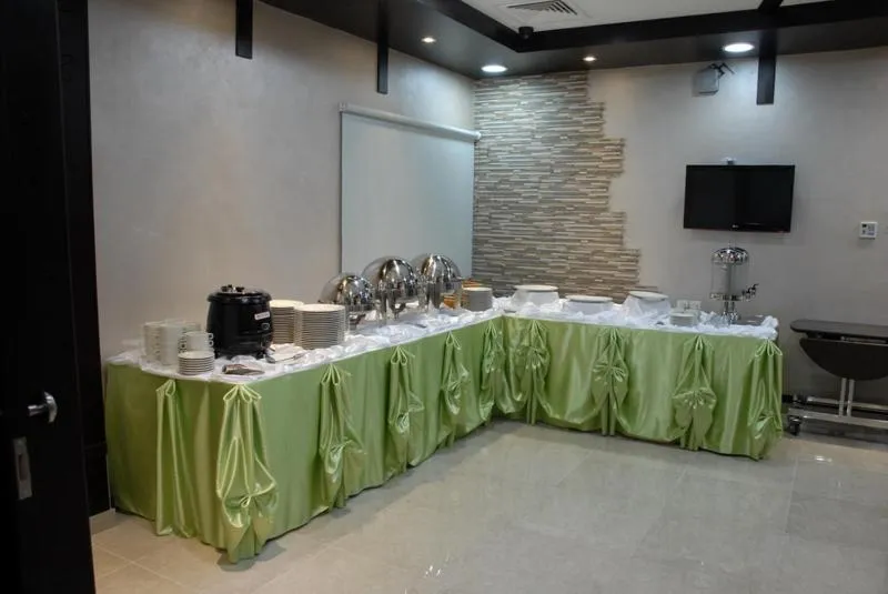 Restaurant/places to eat in Al Hayat Hotel Suites