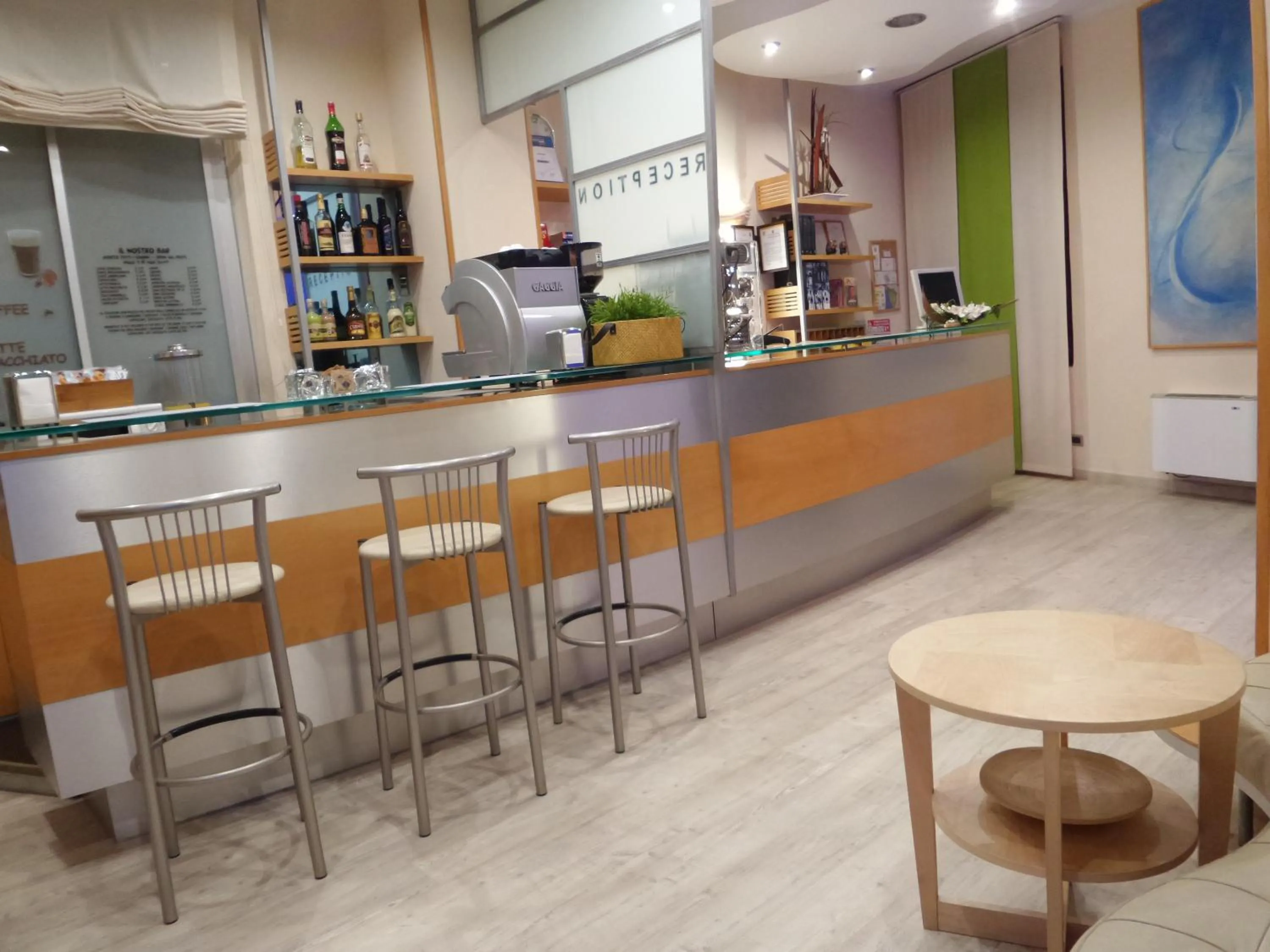 Restaurant/places to eat in Hotel Astor