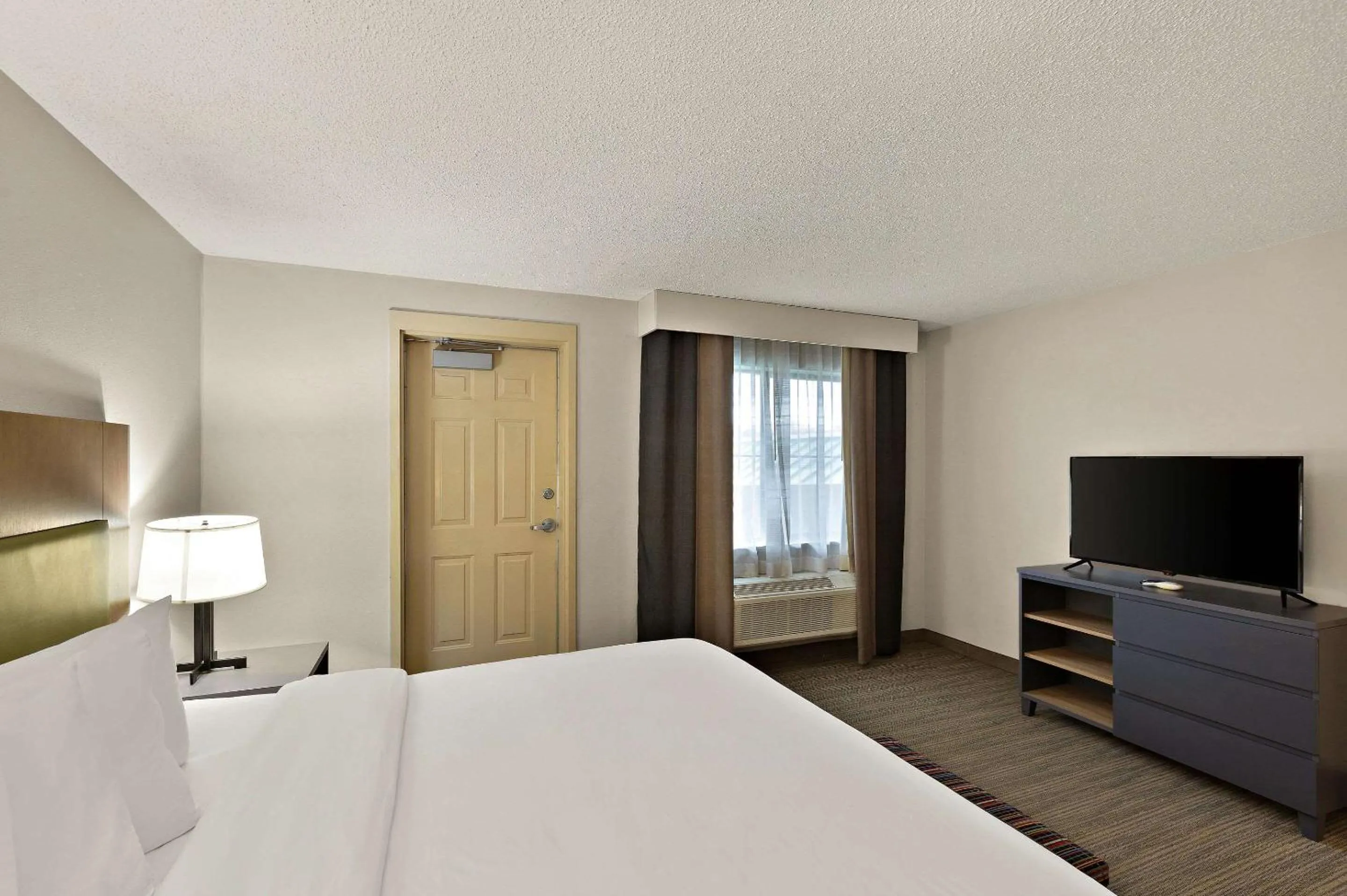 Bedroom, Bed in Country Inn & Suites by Radisson, Jonesborough-Johnson City West, TN