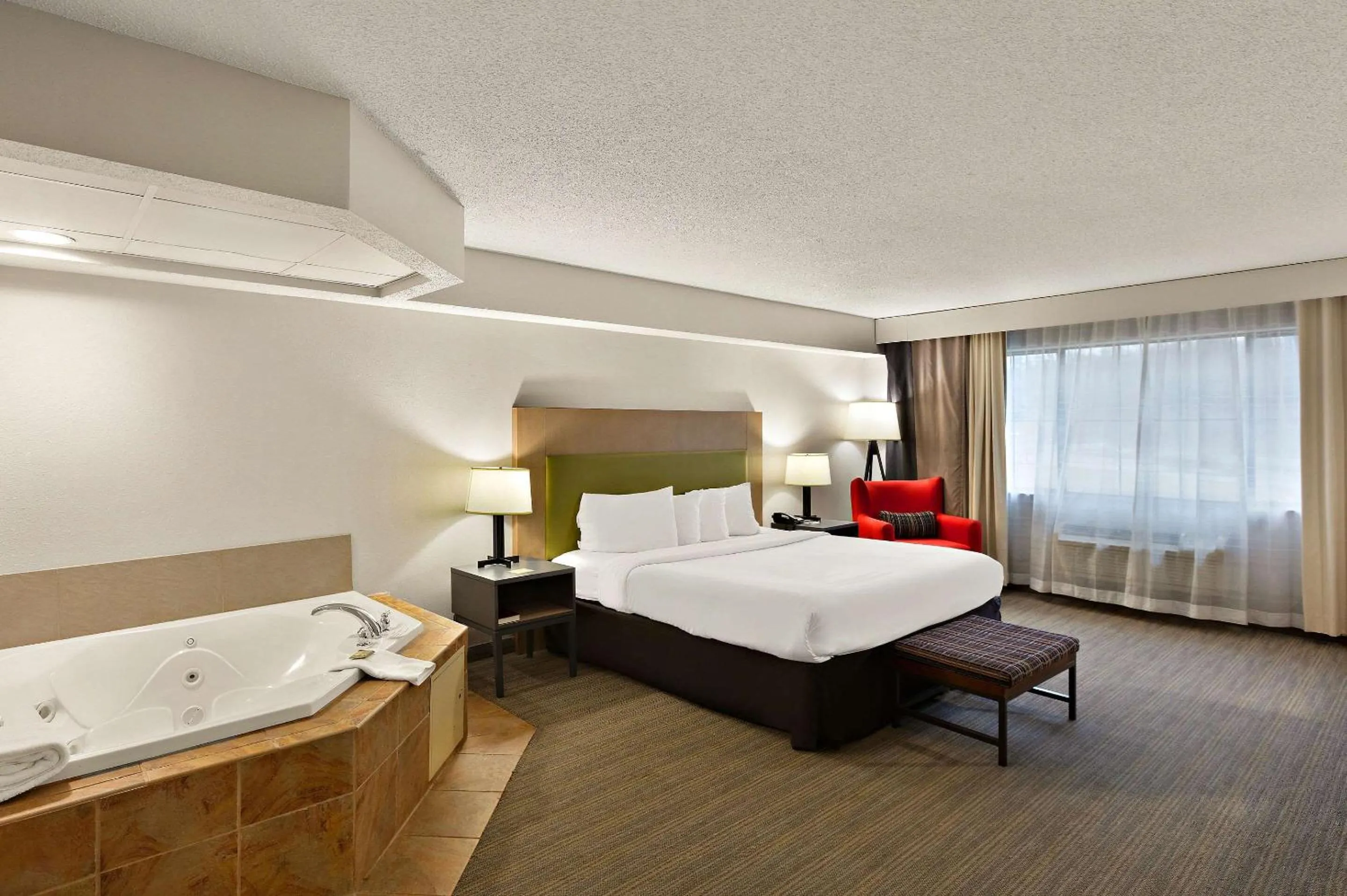 Photo of the whole room, Bed in Country Inn & Suites by Radisson, Jonesborough-Johnson City West, TN