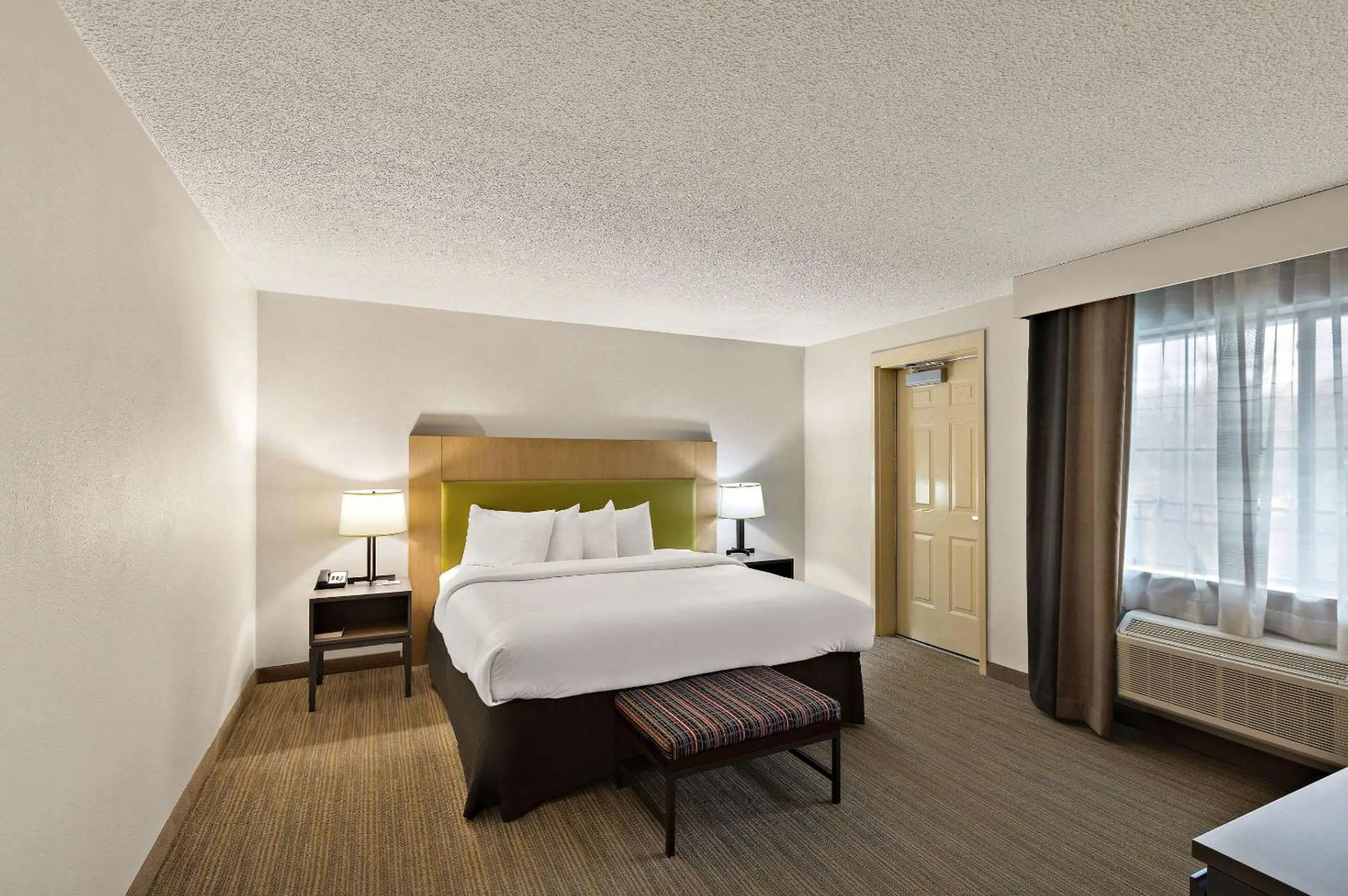 Bedroom, Bed in Country Inn & Suites by Radisson, Jonesborough-Johnson City West, TN