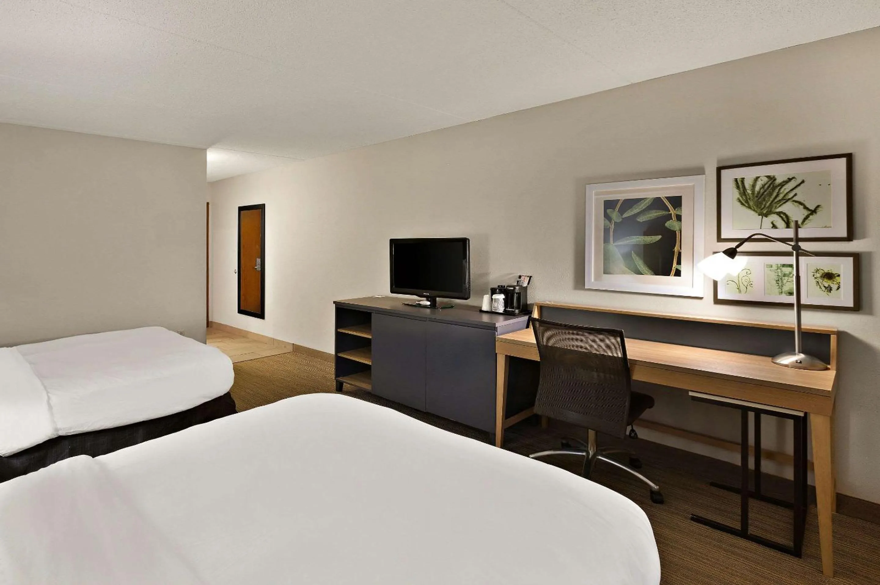 Bedroom, Bed in Country Inn & Suites by Radisson, Jonesborough-Johnson City West, TN