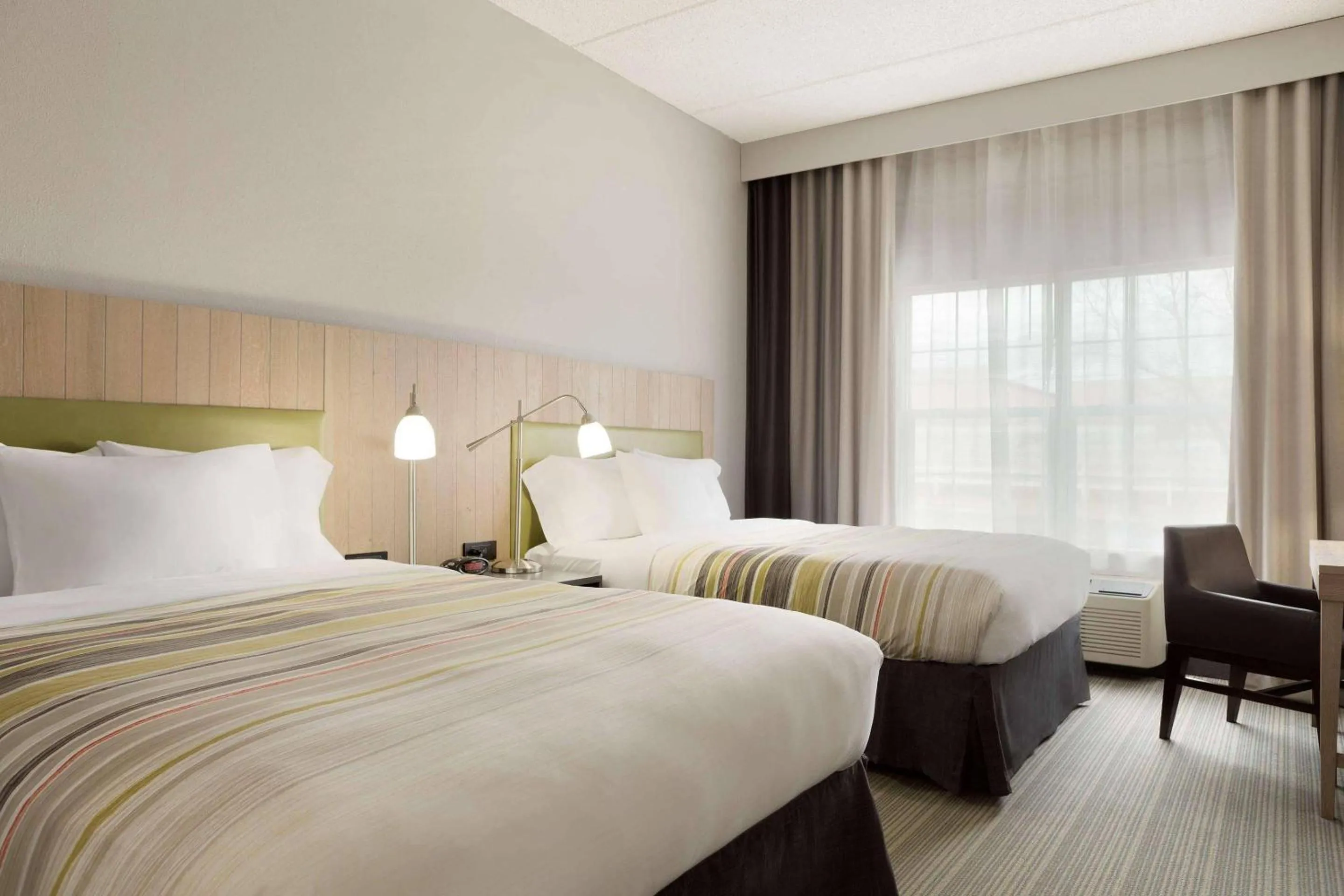 Bedroom, Bed in Country Inn & Suites by Radisson, Jackson, TN