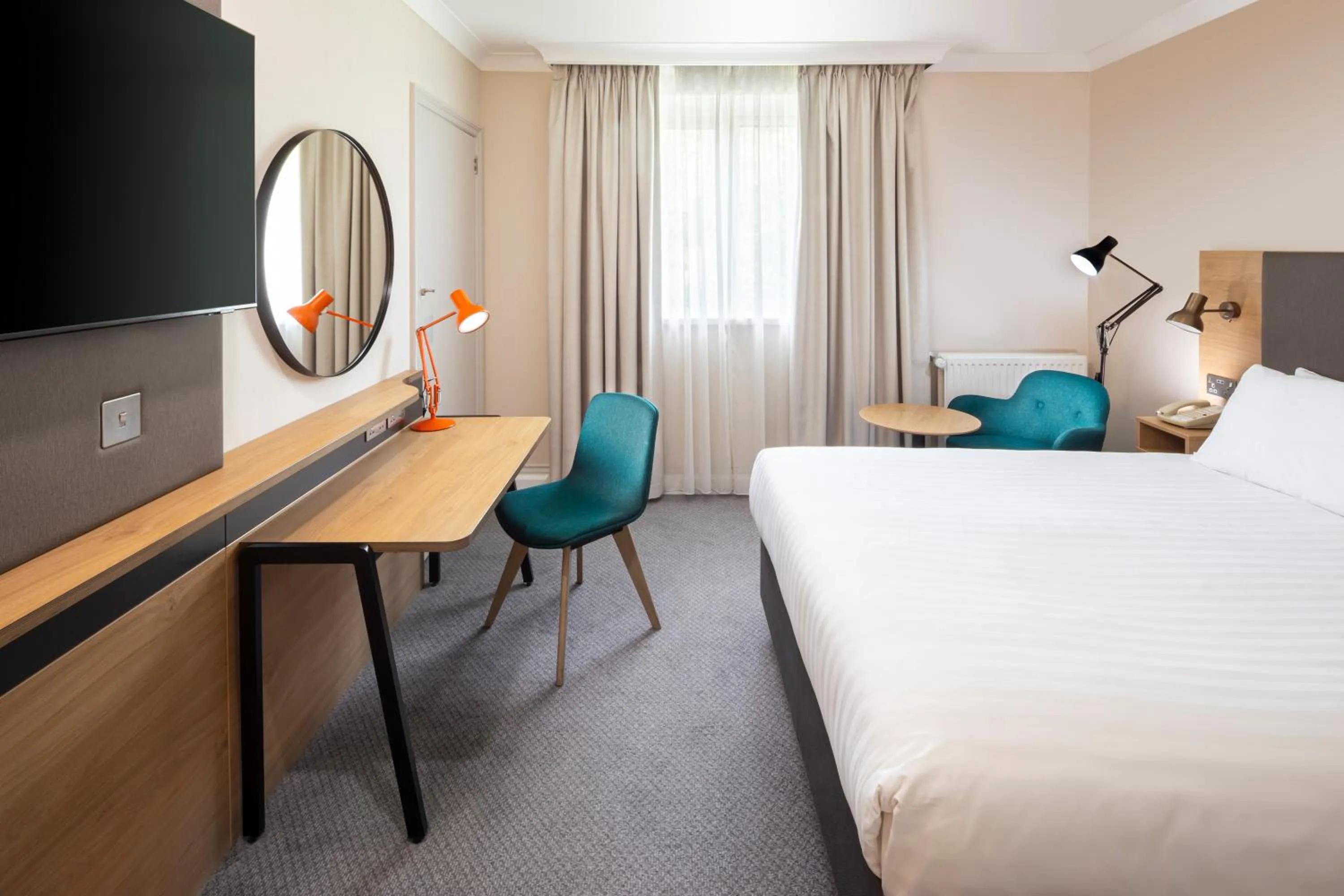 TV and multimedia, Bed in Holiday Inn High Wycombe M40, Jct.4 by IHG