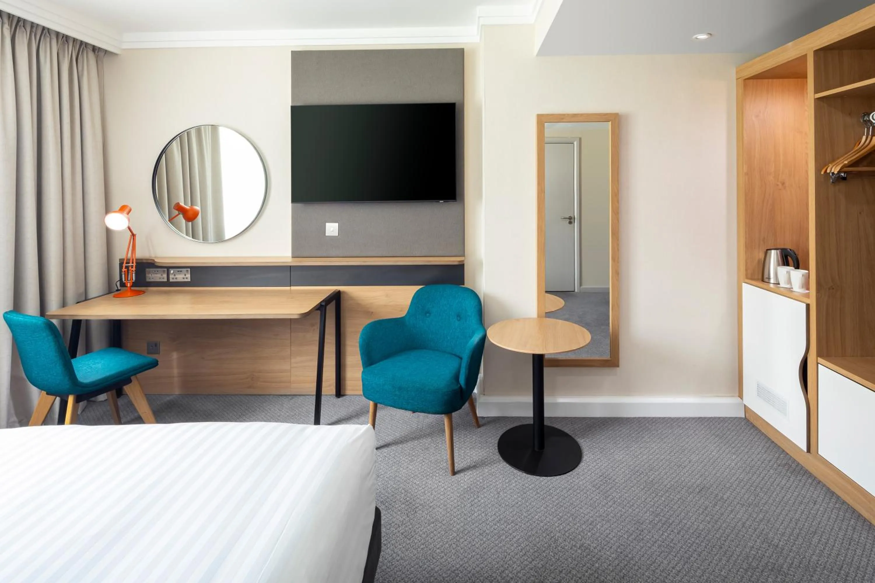 TV and multimedia, Bed in Holiday Inn High Wycombe M40, Jct.4 by IHG