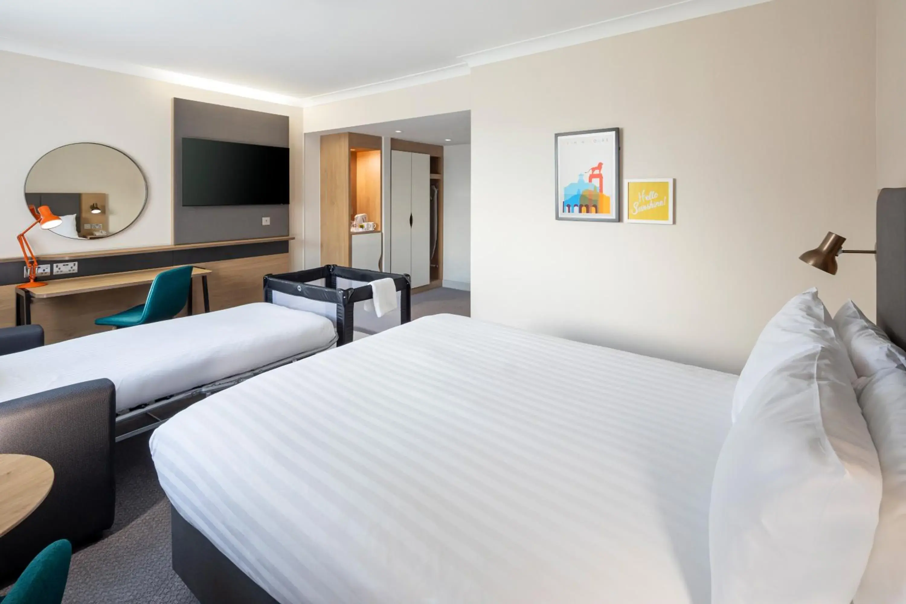 Standard Double Room with Sofa Bed in Holiday Inn High Wycombe M40, Jct.4 by IHG Standard Double Room with Sofa Bed in Holiday Inn High Wycombe M40, Jct.4 by IHG