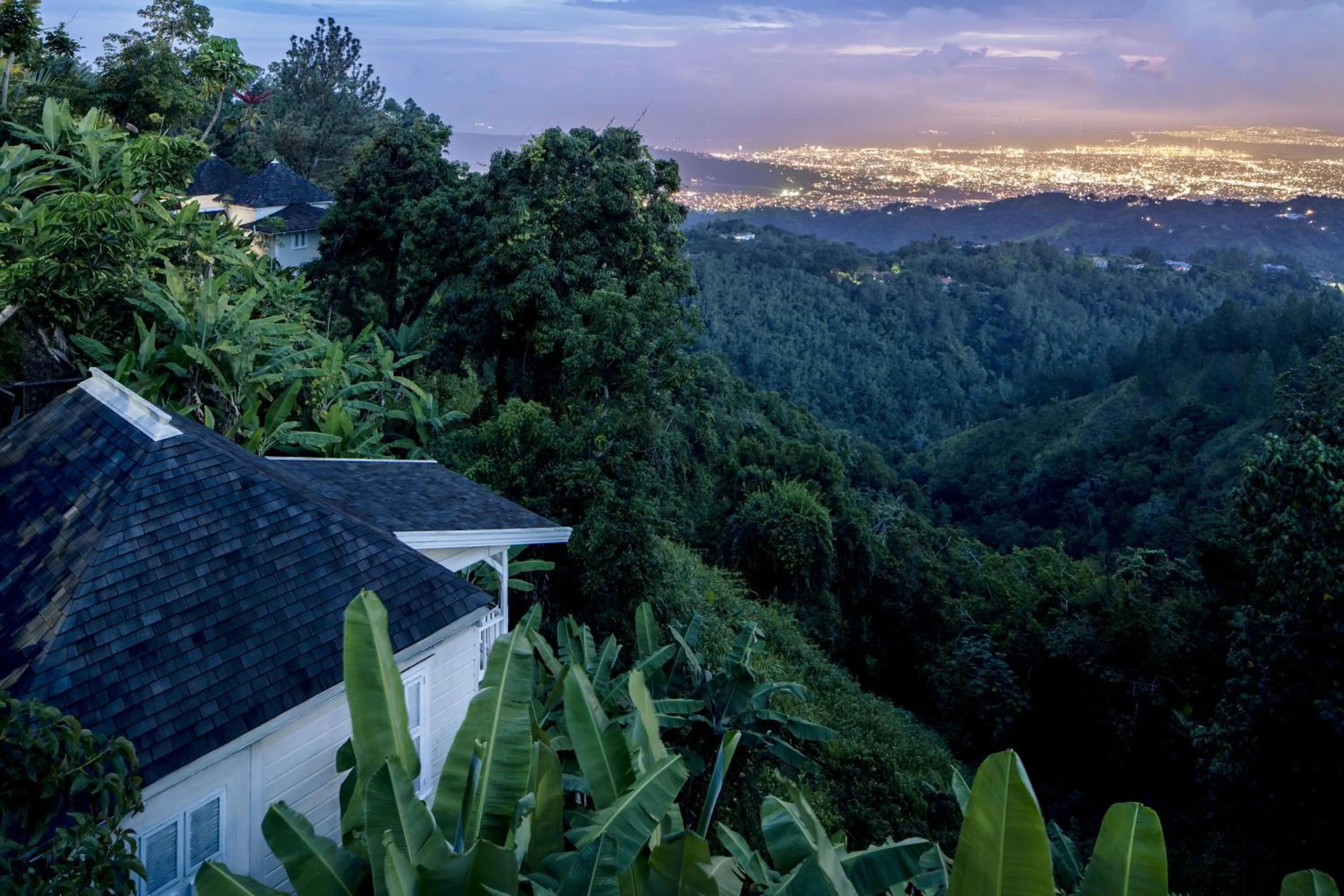 Facade/entrance in Strawberry Hill