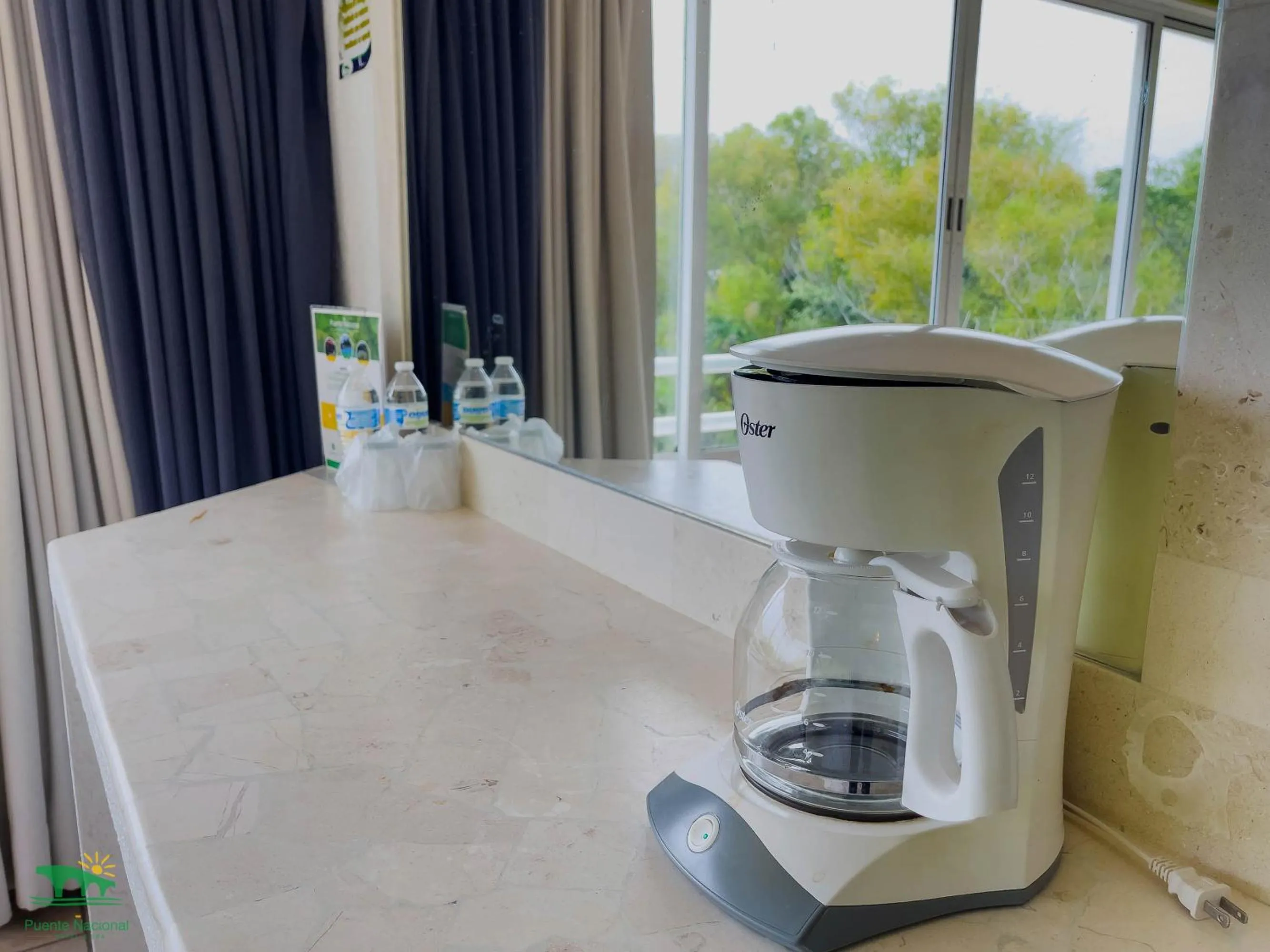 Coffee/tea facilities in Hotel Puente Nacional & Spa