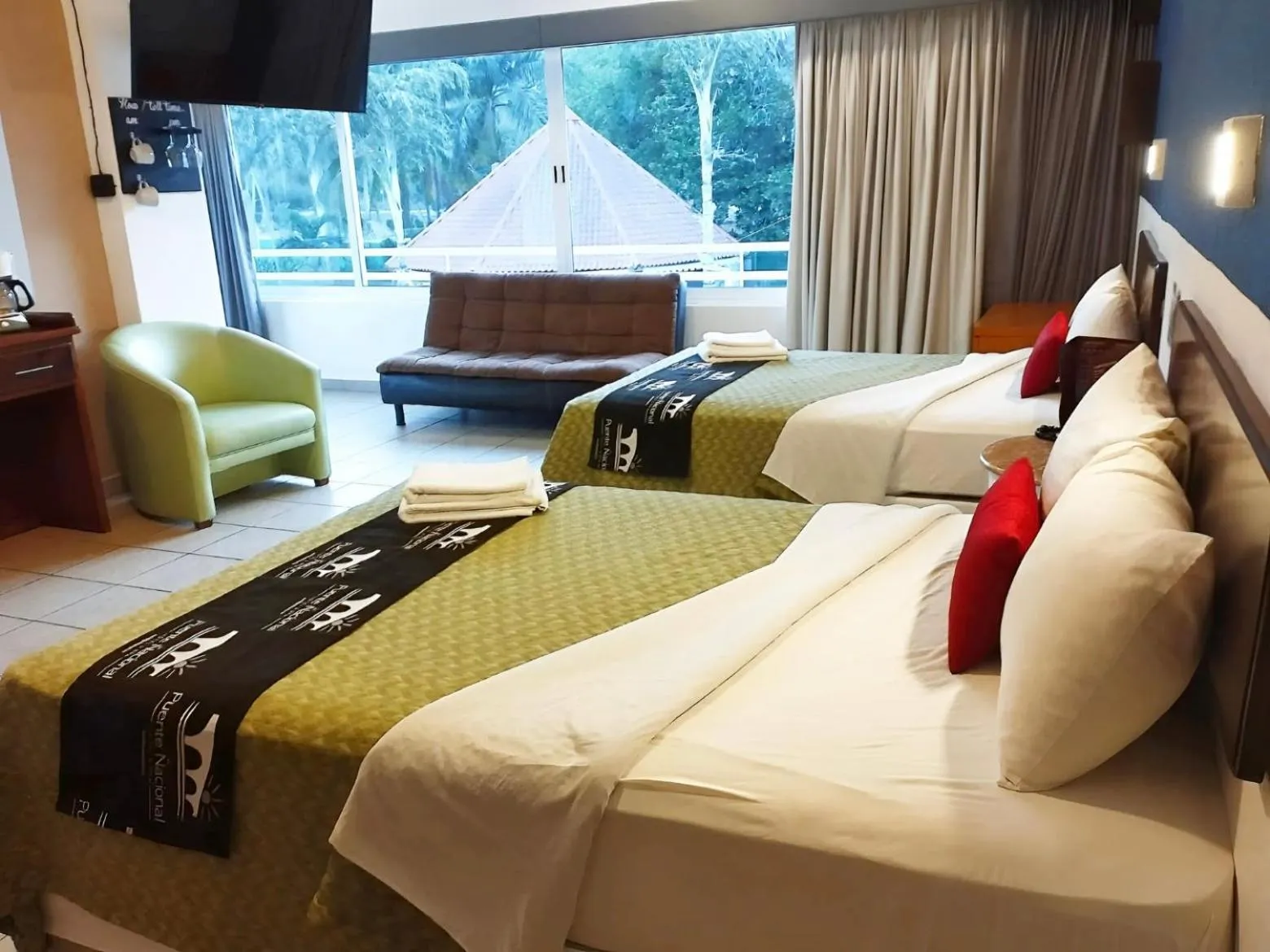 Bed in Hotel Puente Nacional & Spa