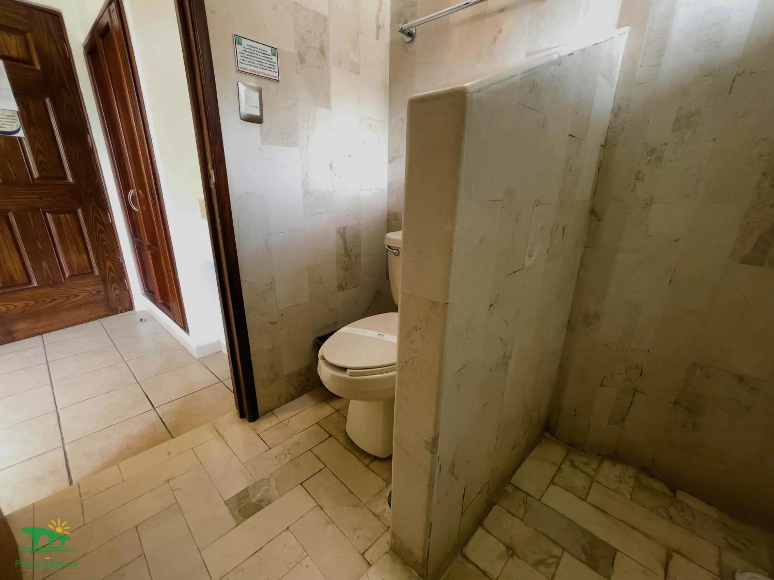 Shower in Hotel Puente Nacional & Spa