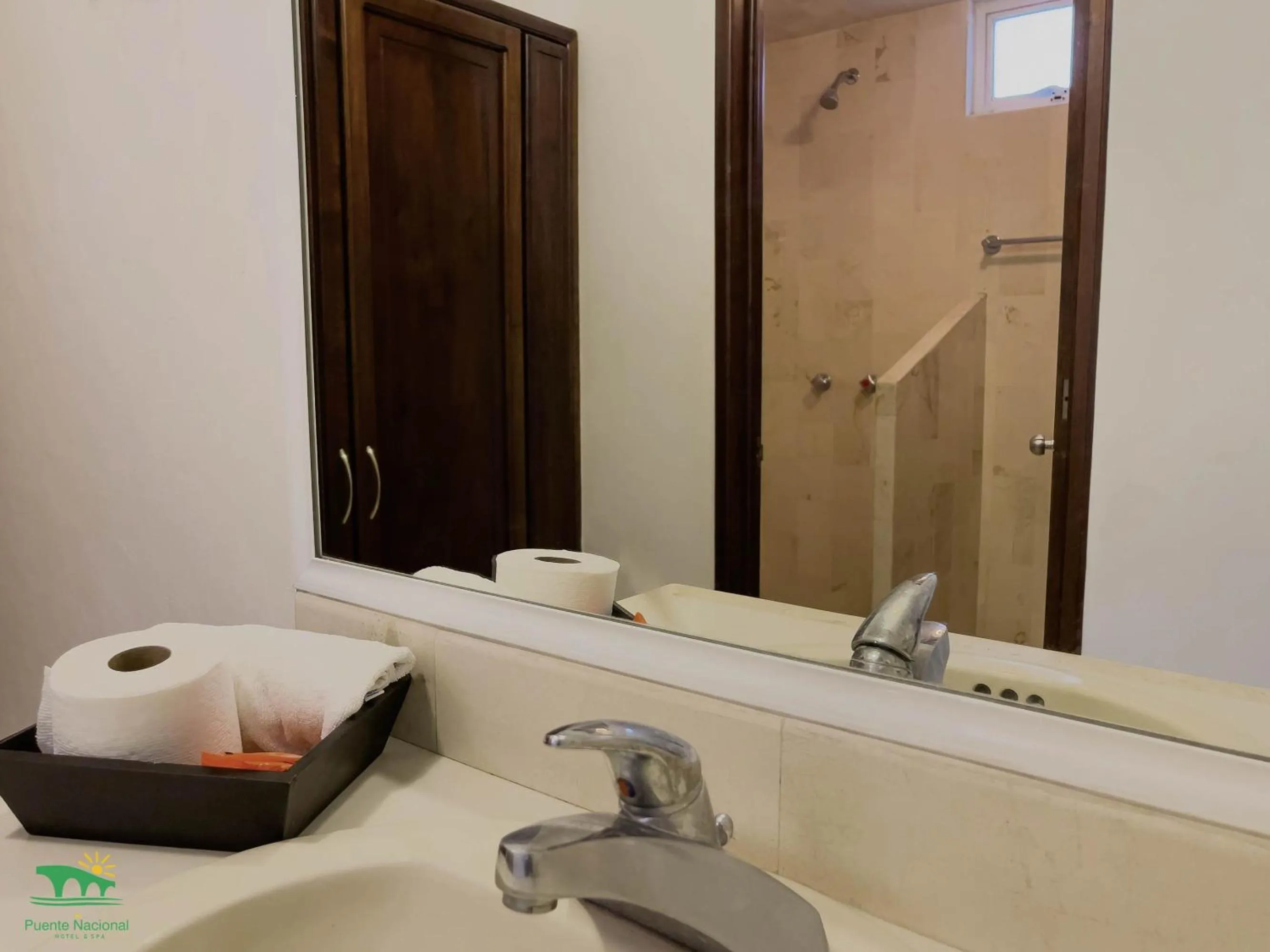 Bathroom in Hotel Puente Nacional & Spa