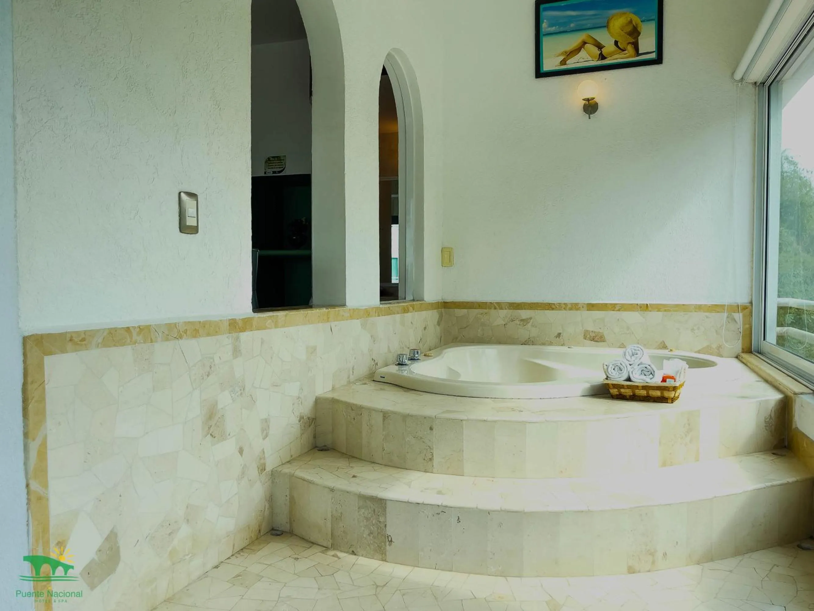 Hot Tub in Hotel Puente Nacional & Spa