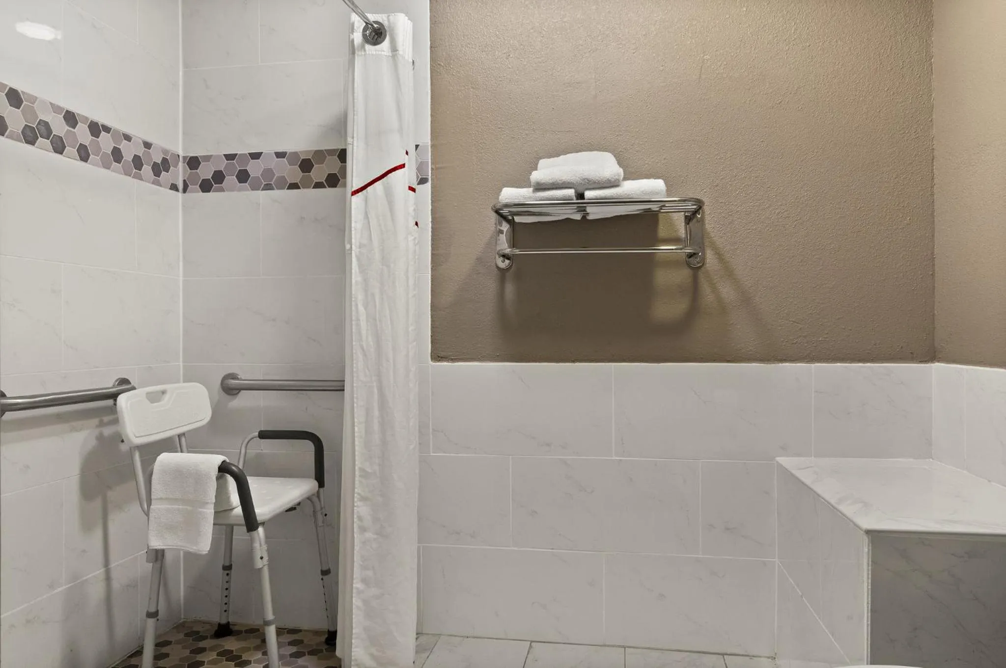 Shower in Red Roof Inn Baldwin