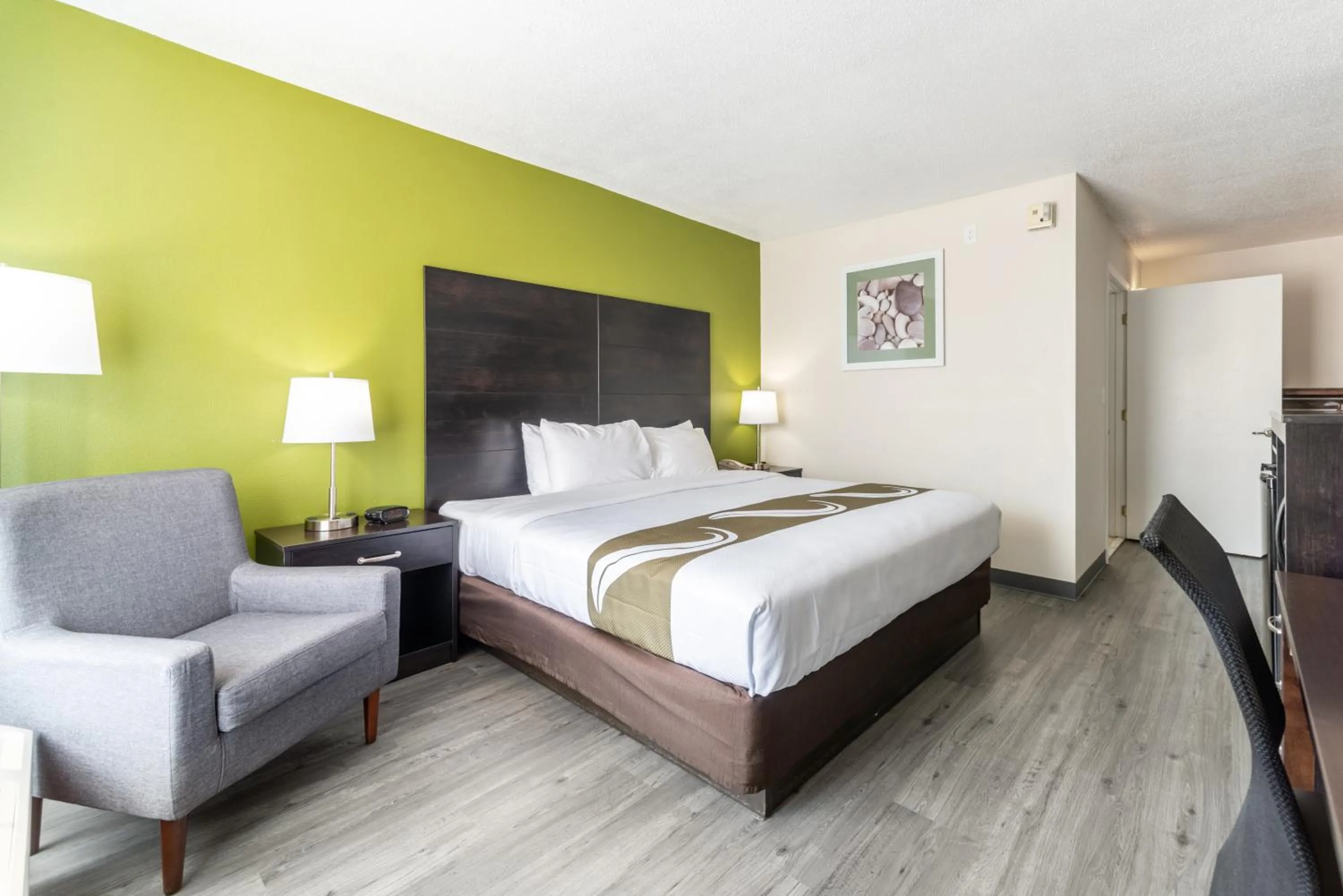 Bed in Quality Inn & Suites Vandalia near I-70 and Hwy 51