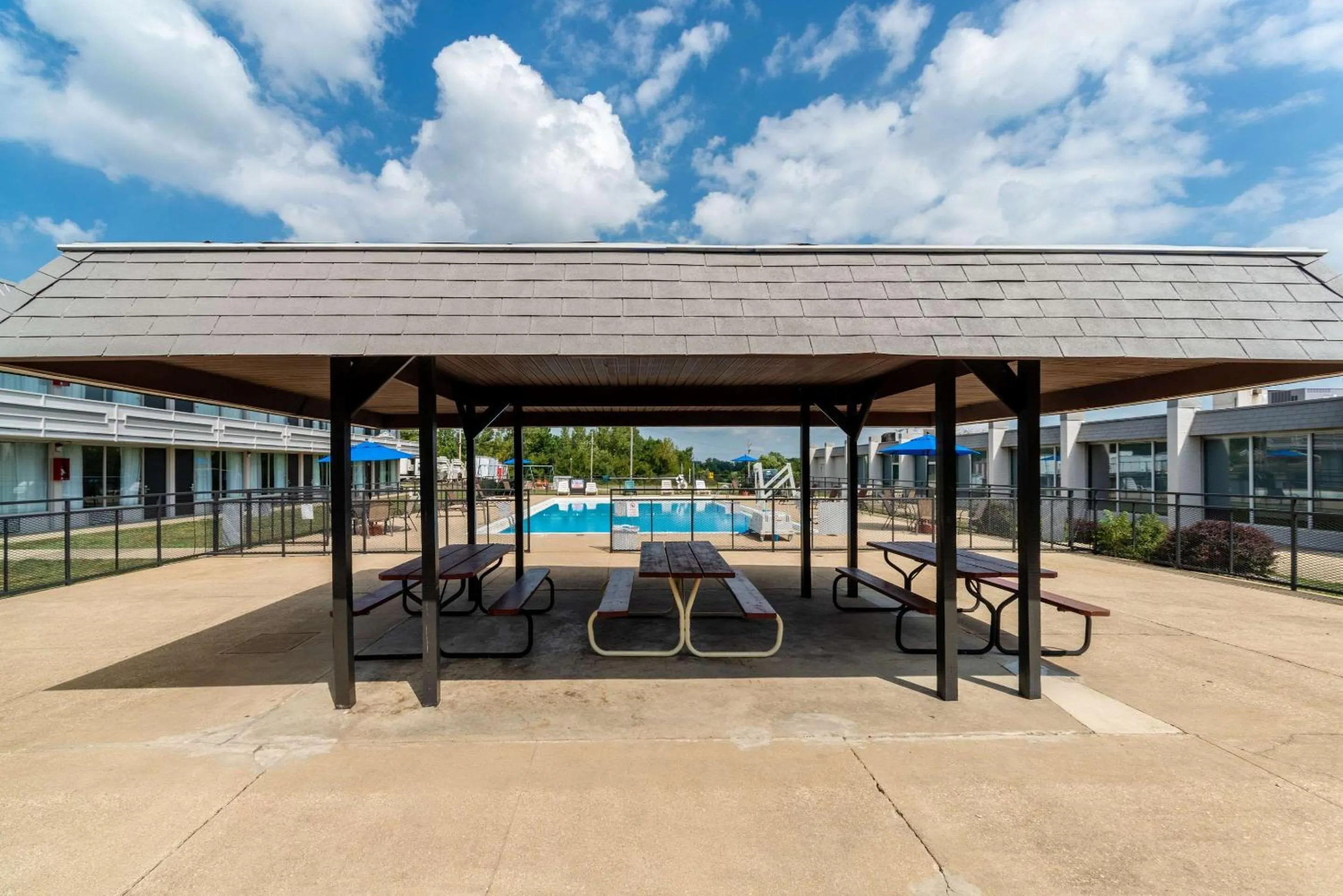 Swimming pool in Quality Inn & Suites Vandalia near I-70 and Hwy 51