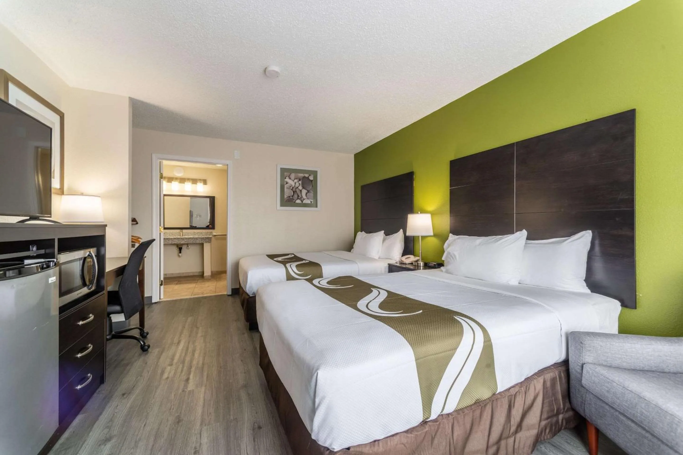 Bedroom, Bed in Quality Inn & Suites Vandalia near I-70 and Hwy 51