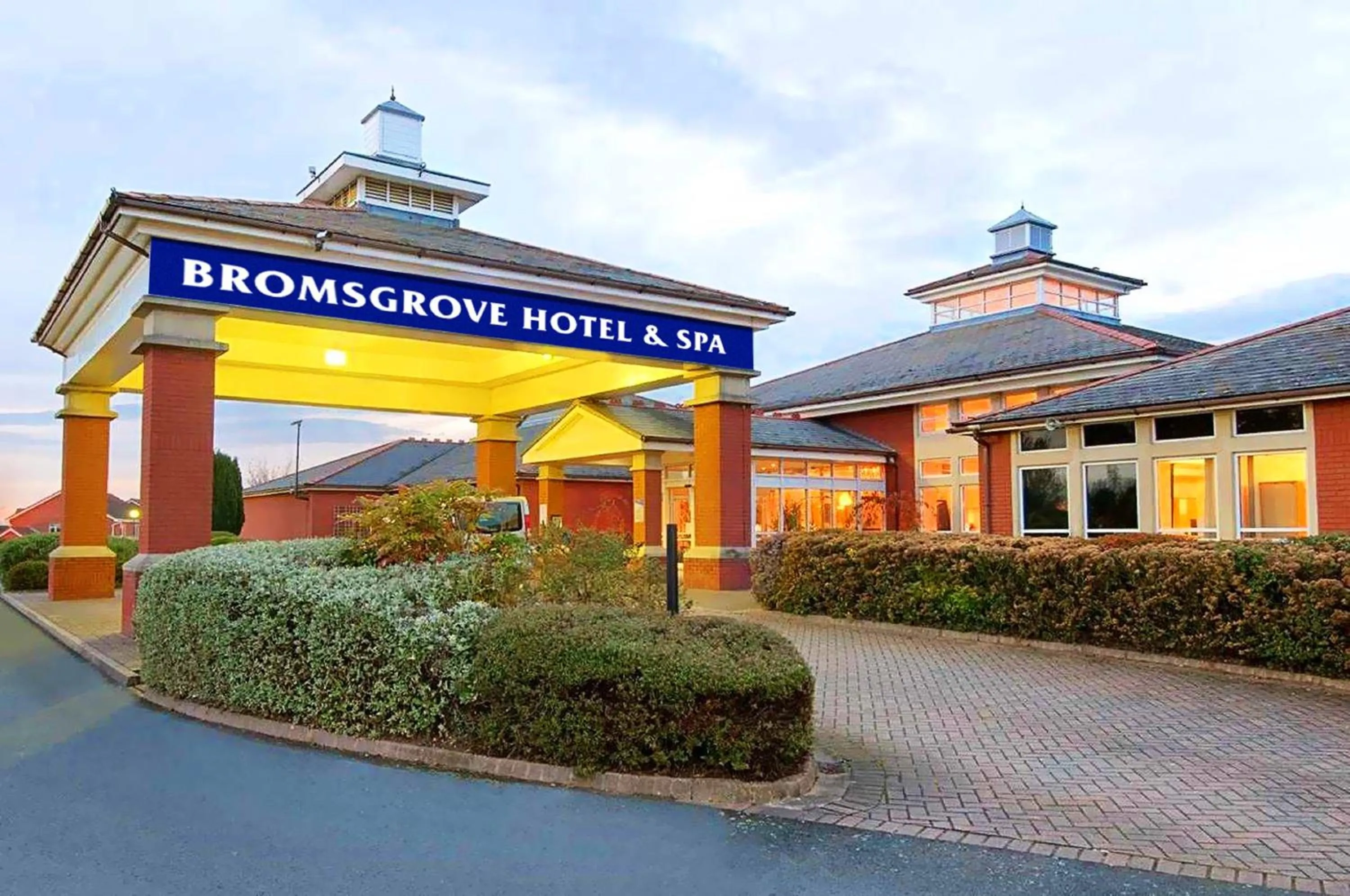 Facade/entrance in Bromsgrove Hotel