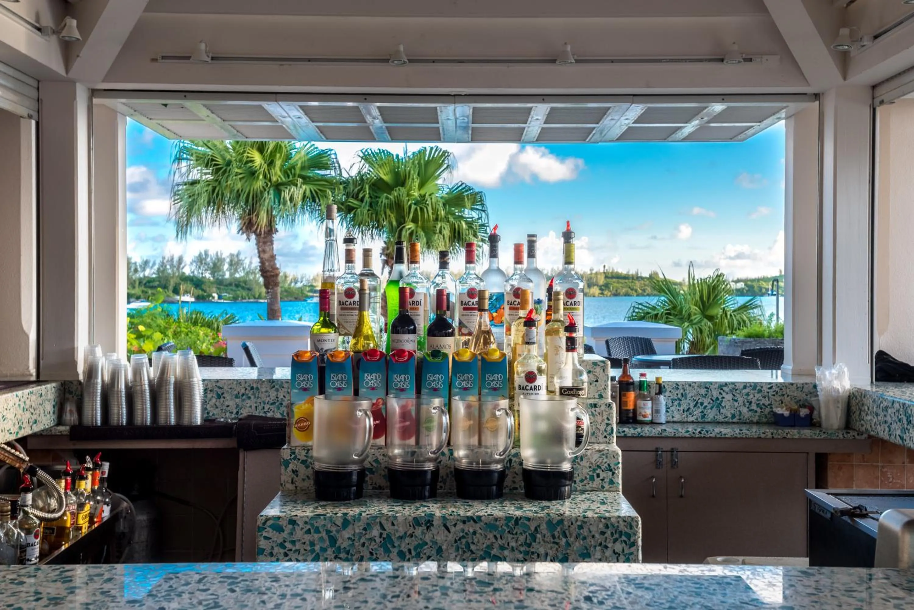 Lounge or bar in Grotto Bay Beach Resort