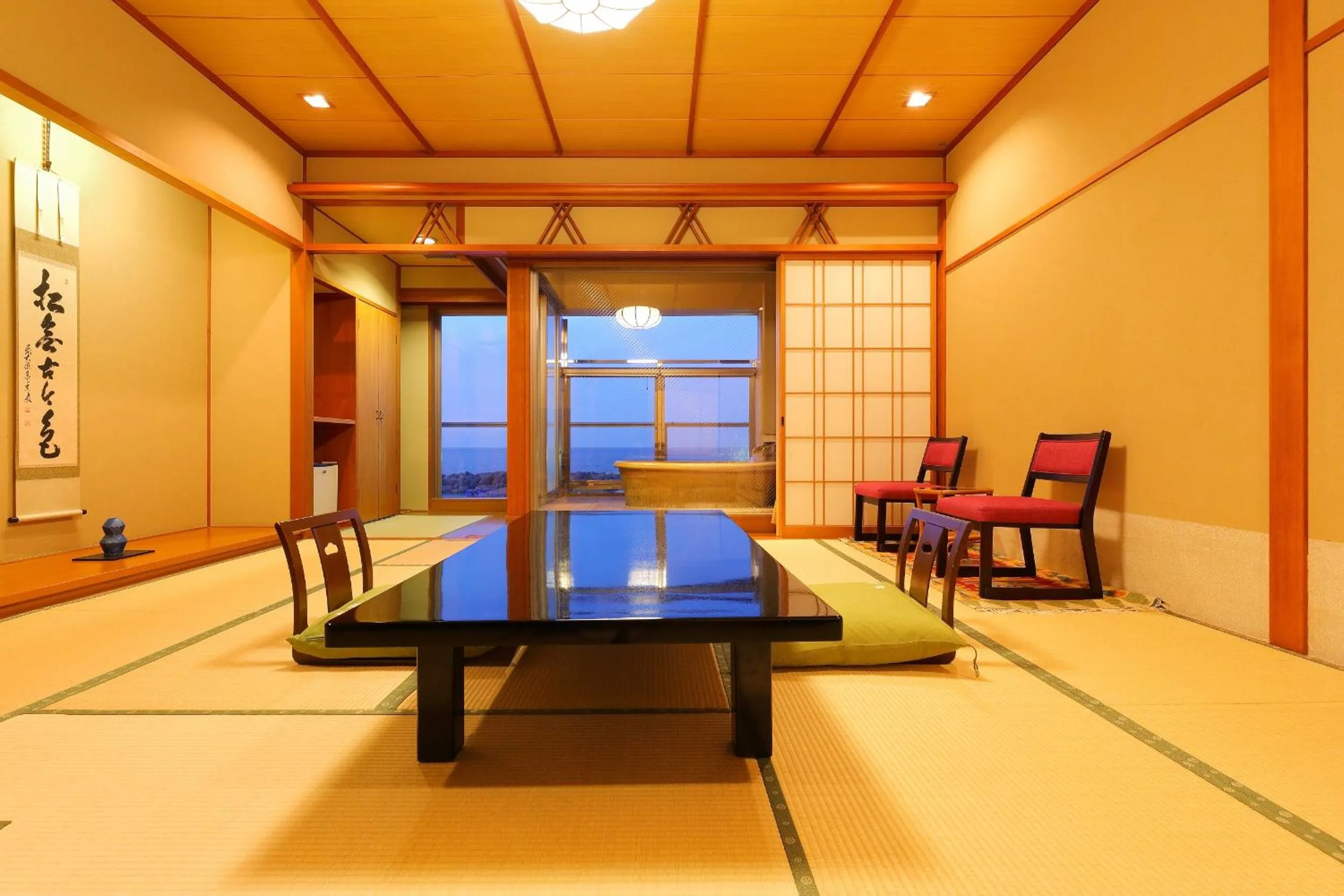 Photo of the whole room in Kaike Shogetsu