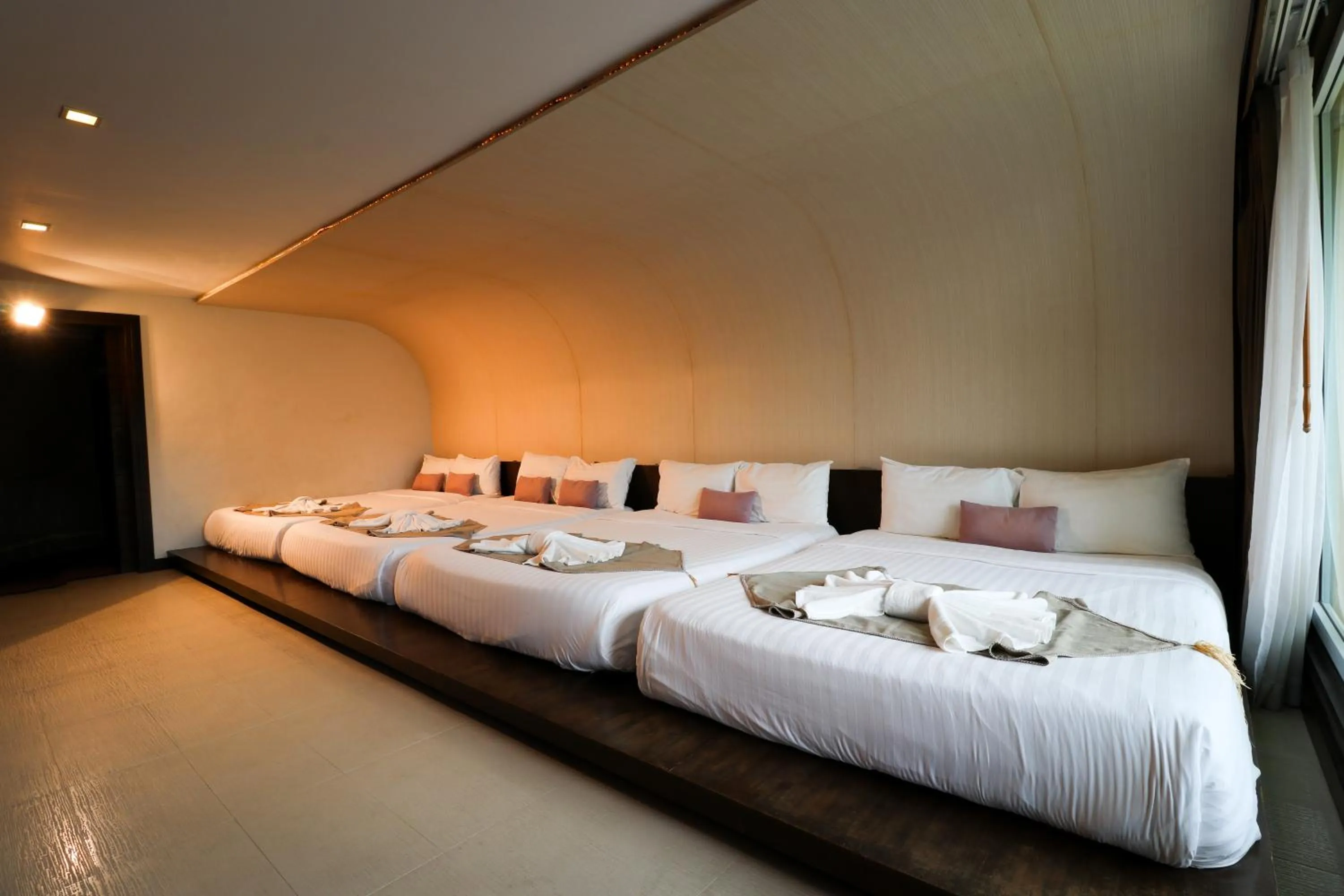 Photo of the whole room, Bed in Suan Sai Yok Resort