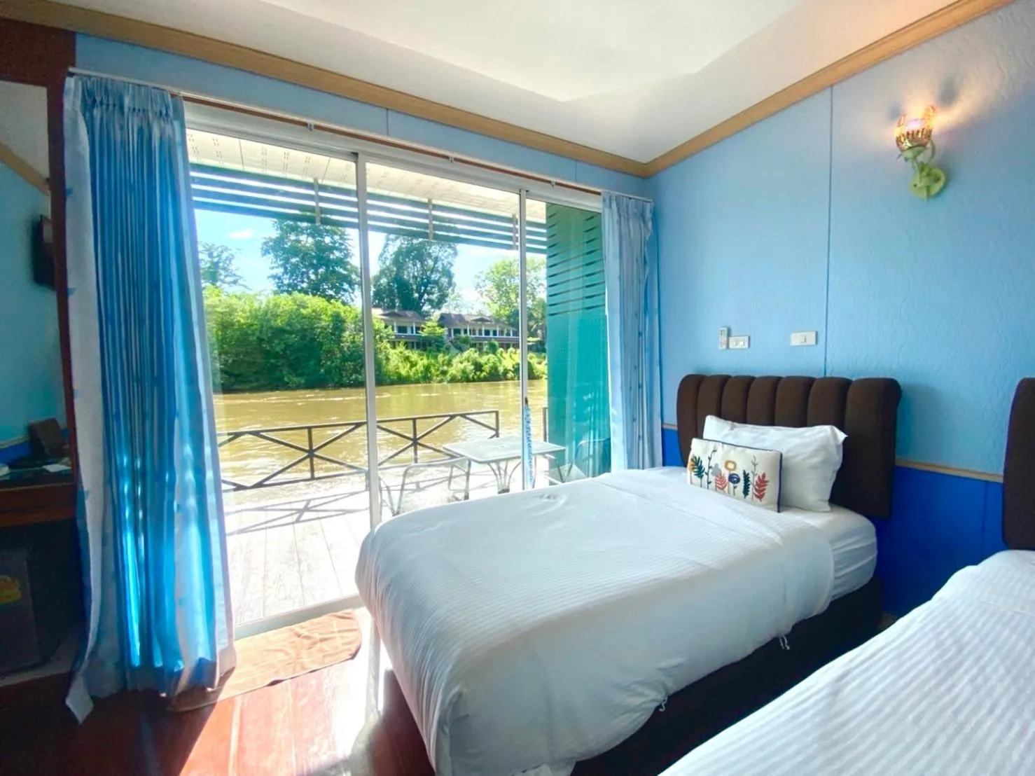 Balcony/Terrace, Bed in Suan Sai Yok Resort