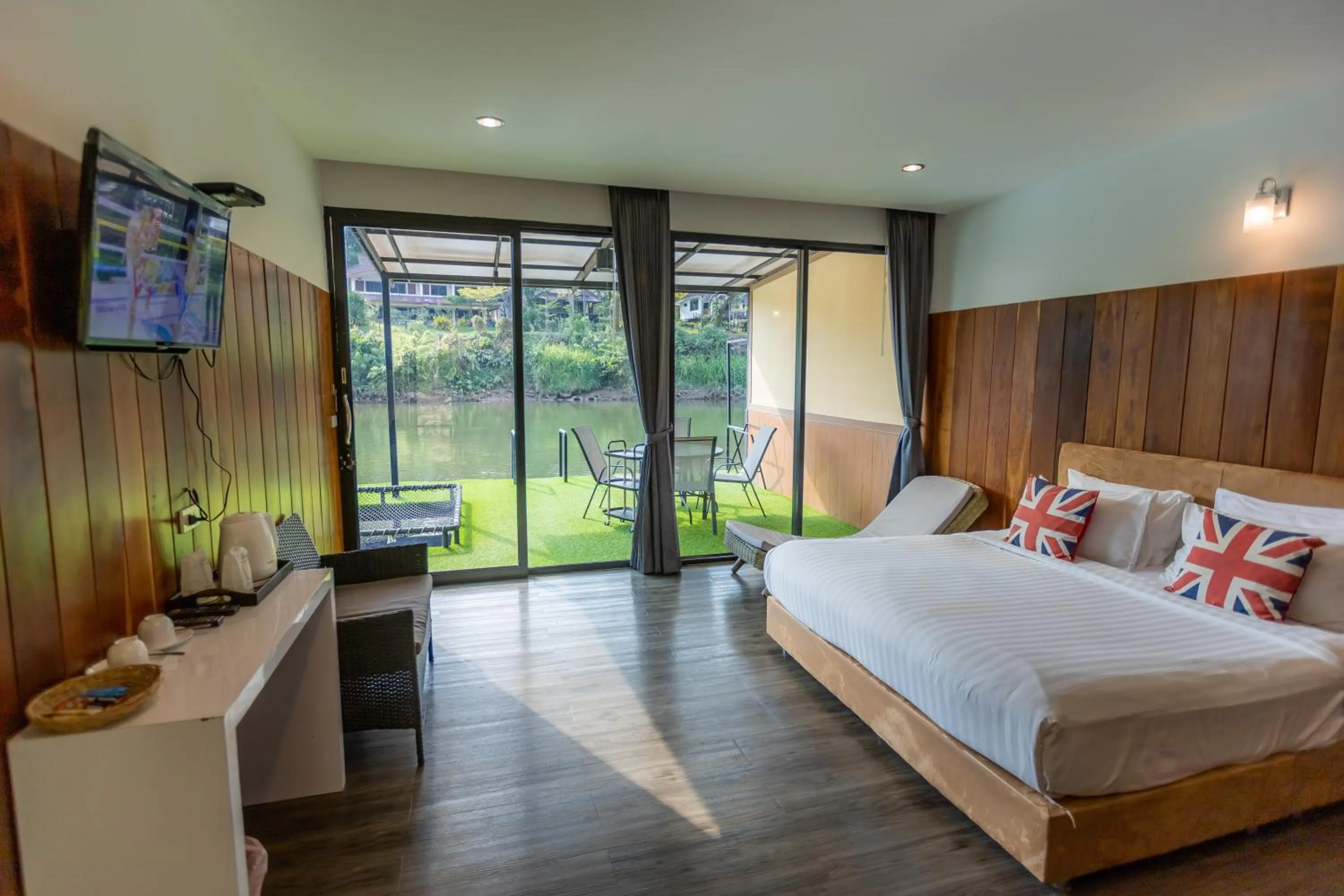 TV and multimedia, Bed in Suan Sai Yok Resort