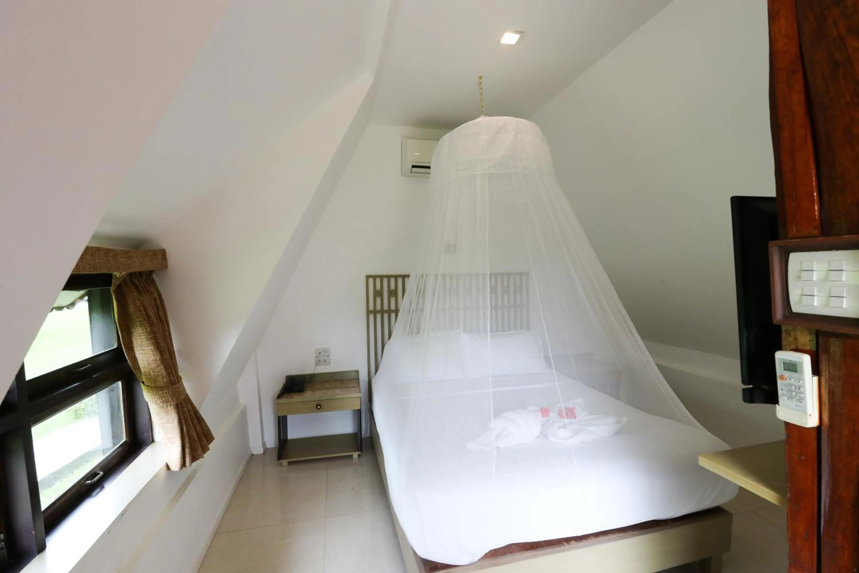 Photo of the whole room, Bed in Suan Sai Yok Resort